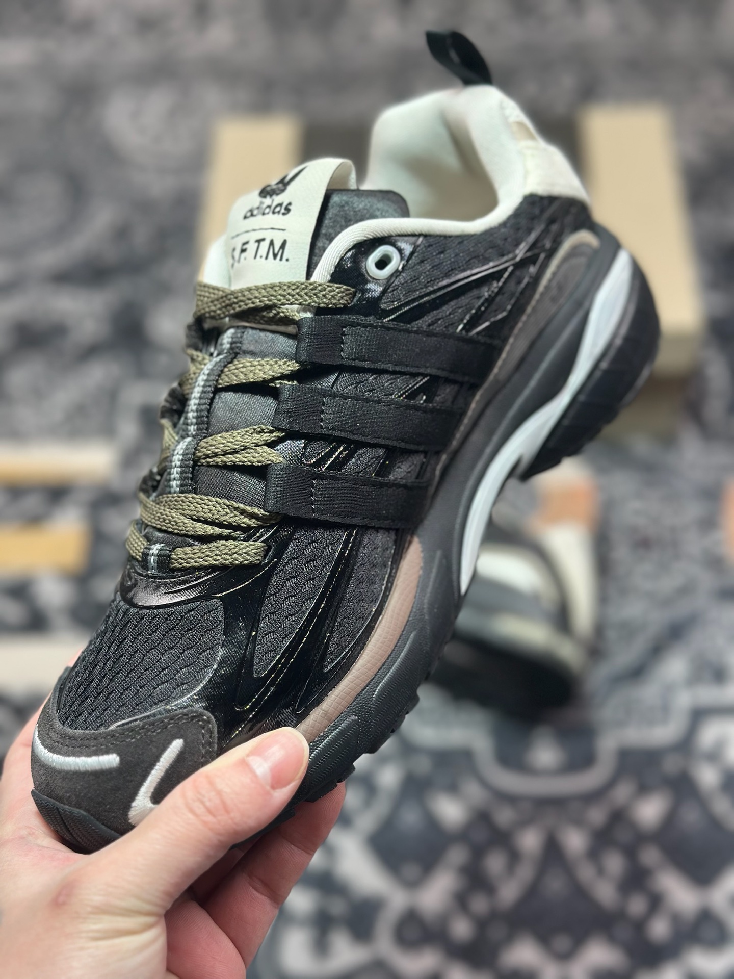B2240  Song for the Mute x Adidas Adistar Cushion SFTM-004”Black Dark Brown”缓震休闲运动慢跑鞋“联名黑褐米白” JH9007