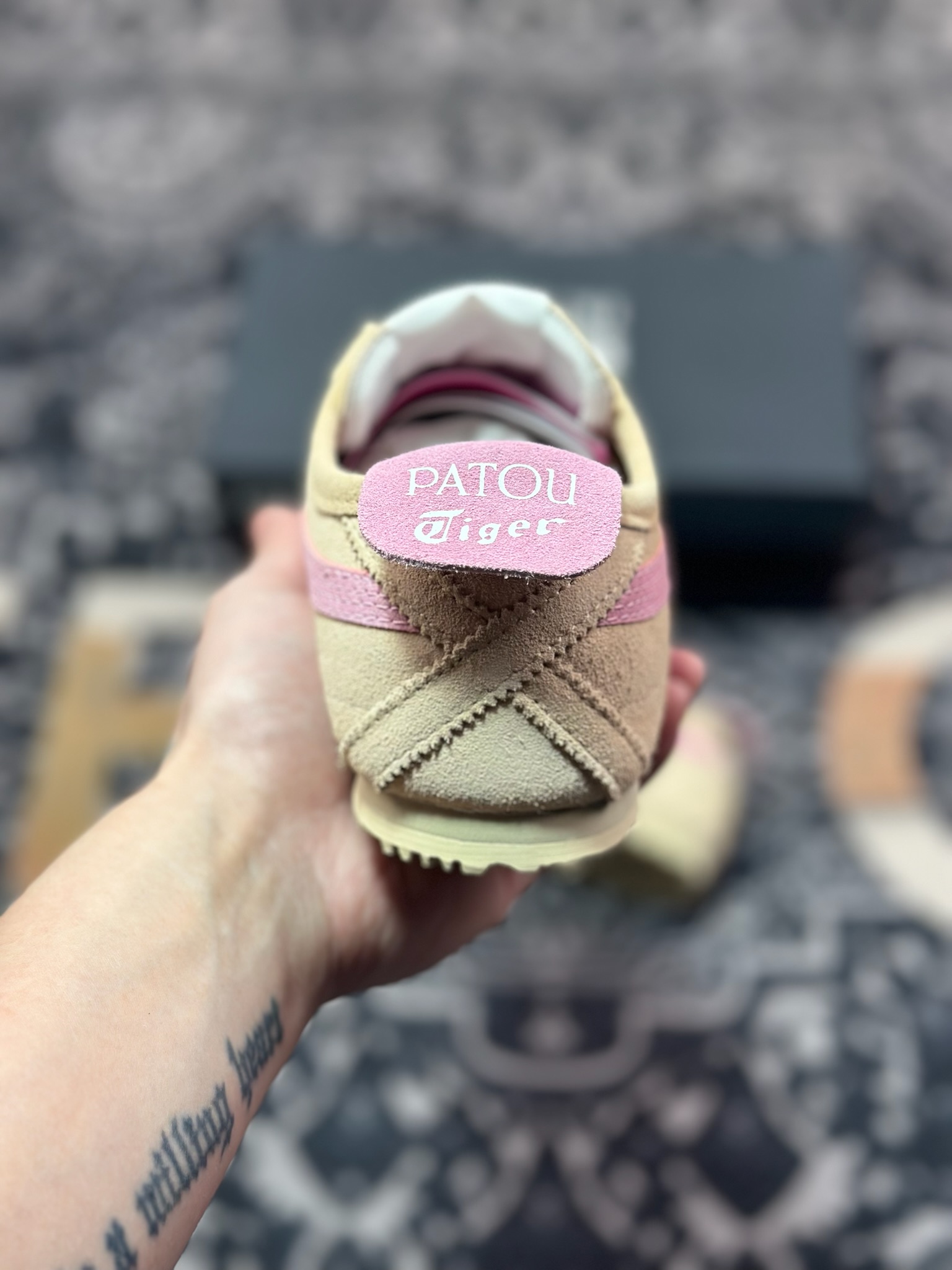 A4180   Maison Patou x Onitsuka Tiger Mexico 66经典墨西哥系列低帮复古经典百搭休闲皮革慢跑鞋“联名沙米黄棉花糖粉”1183C380-200