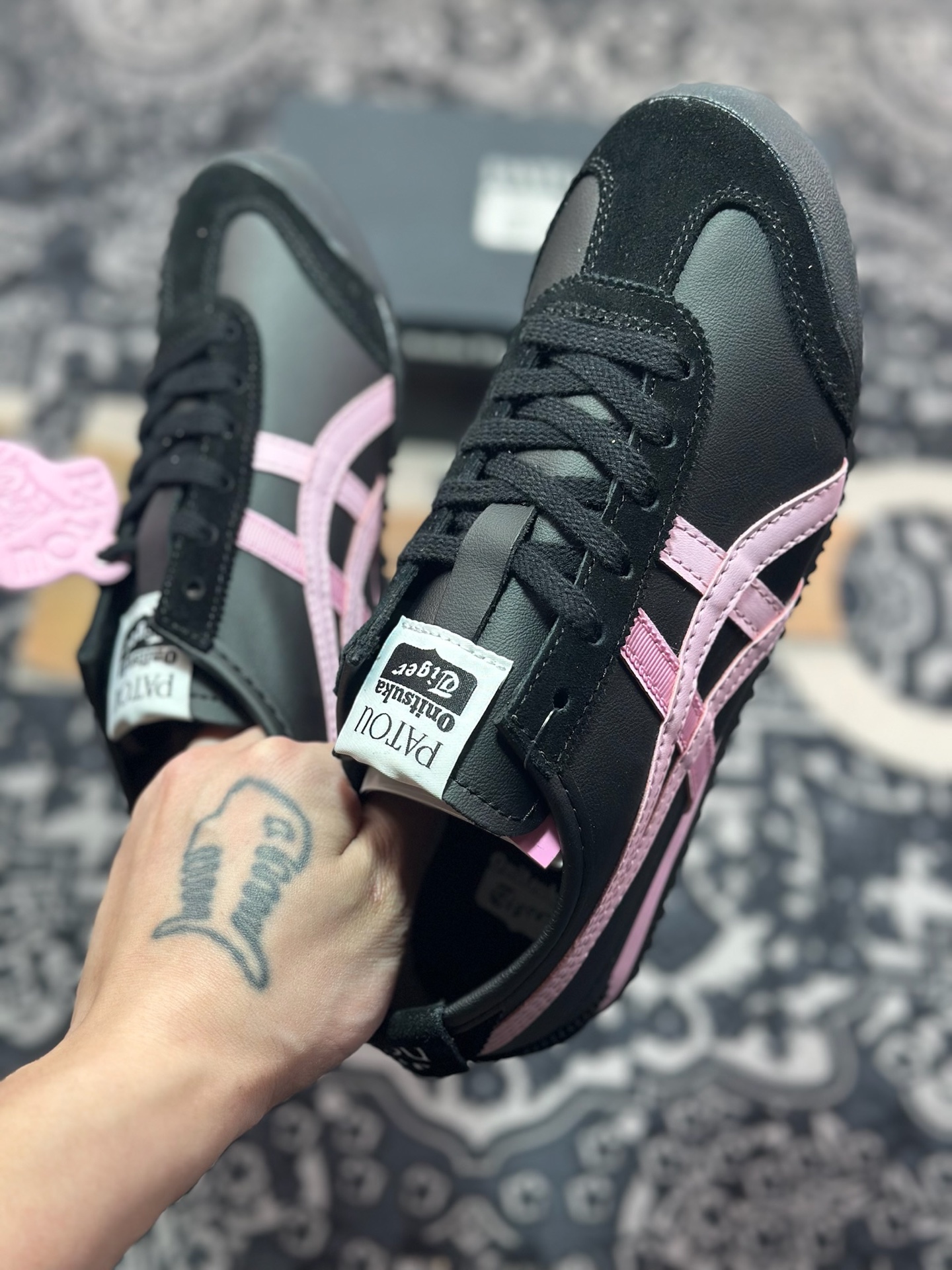 A4180   Maison Patou x Onitsuka Tiger Mexico 66经典墨西哥系列低帮休闲皮革慢跑鞋“联名黑粉” 1183C380-001