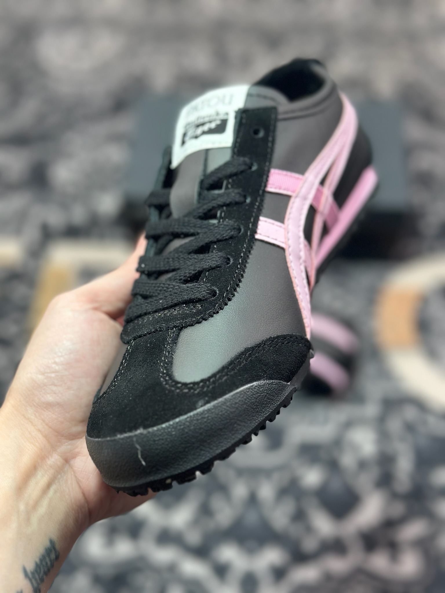 A4180   Maison Patou x Onitsuka Tiger Mexico 66经典墨西哥系列低帮休闲皮革慢跑鞋“联名黑粉” 1183C380-001