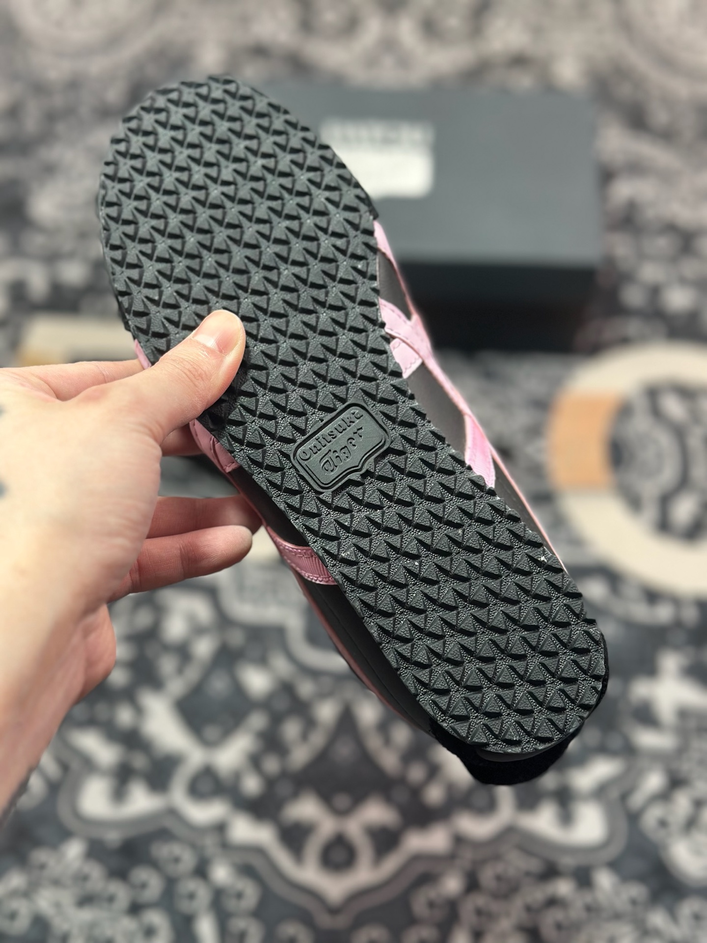 A4180   Maison Patou x Onitsuka Tiger Mexico 66经典墨西哥系列低帮休闲皮革慢跑鞋“联名黑粉” 1183C380-001