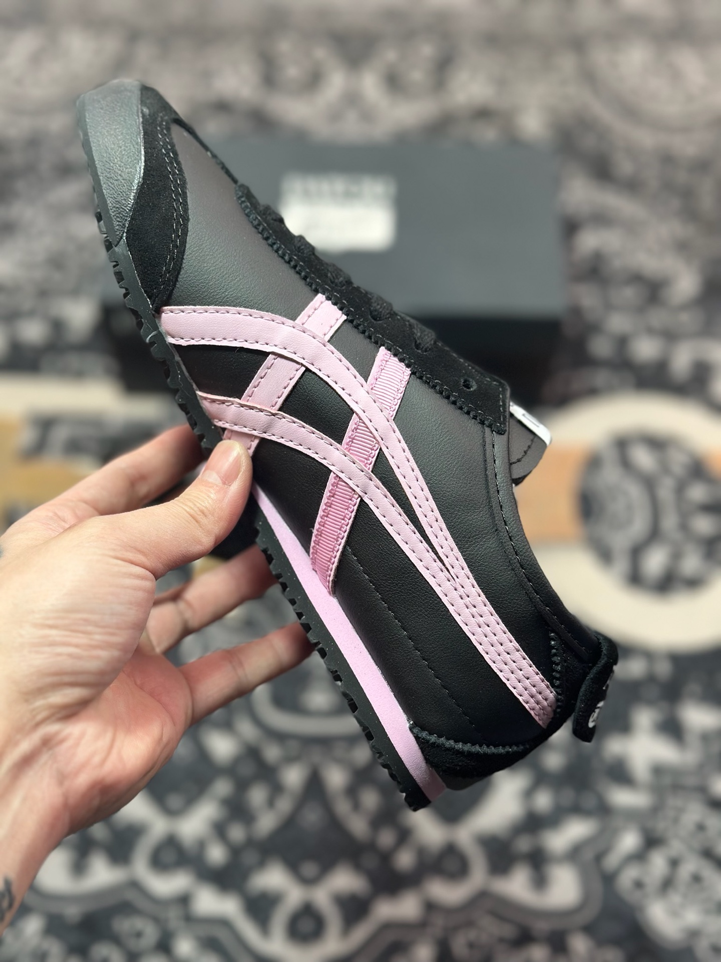 A4180   Maison Patou x Onitsuka Tiger Mexico 66经典墨西哥系列低帮休闲皮革慢跑鞋“联名黑粉” 1183C380-001