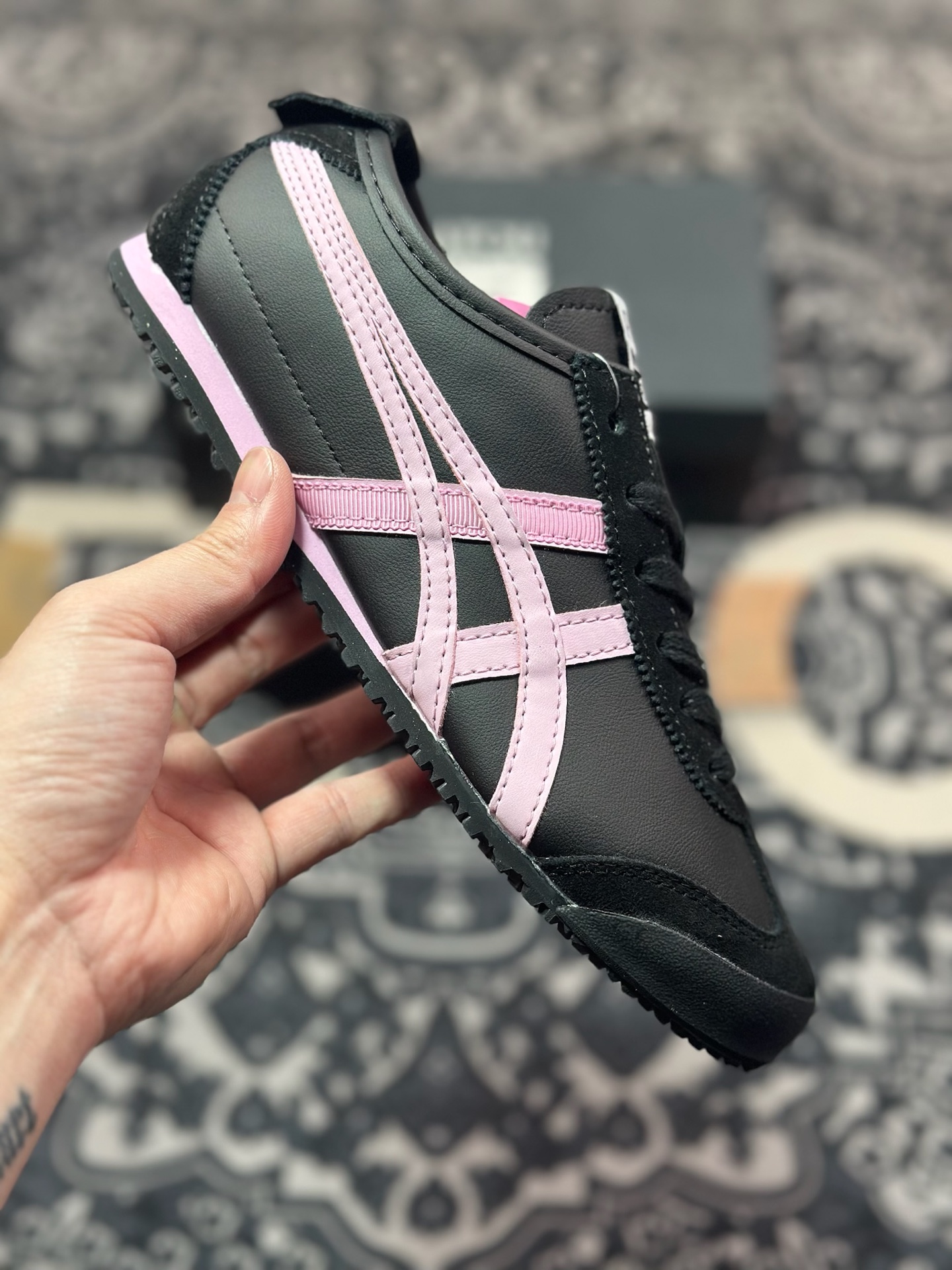 A4180   Maison Patou x Onitsuka Tiger Mexico 66经典墨西哥系列低帮休闲皮革慢跑鞋“联名黑粉” 1183C380-001