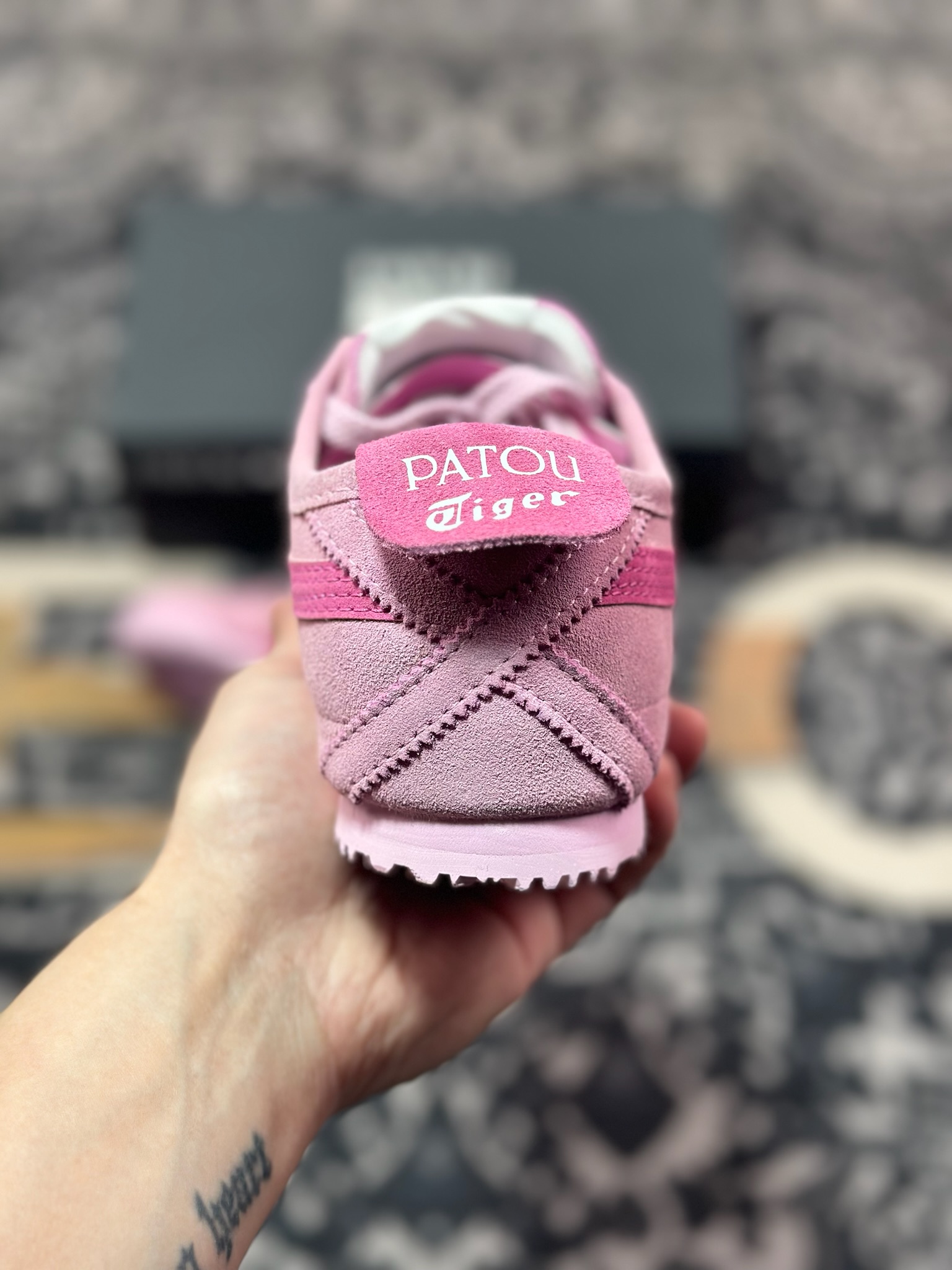 A4180   Maison Patou x Onitsuka Tiger Mexico 66经典墨西哥系列低帮慢跑鞋“联名芭比粉粉虎头” 1183C380-700