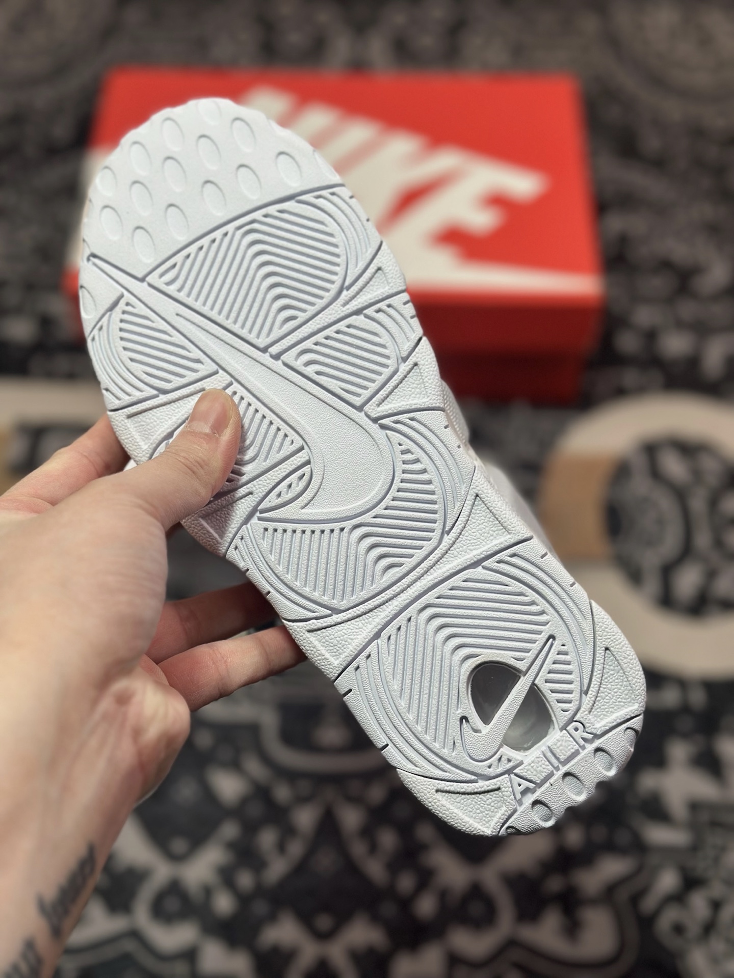 B4260  NK Air More Uptempo Low 大AIR皮蓬复古篮球鞋 FZ3055-100