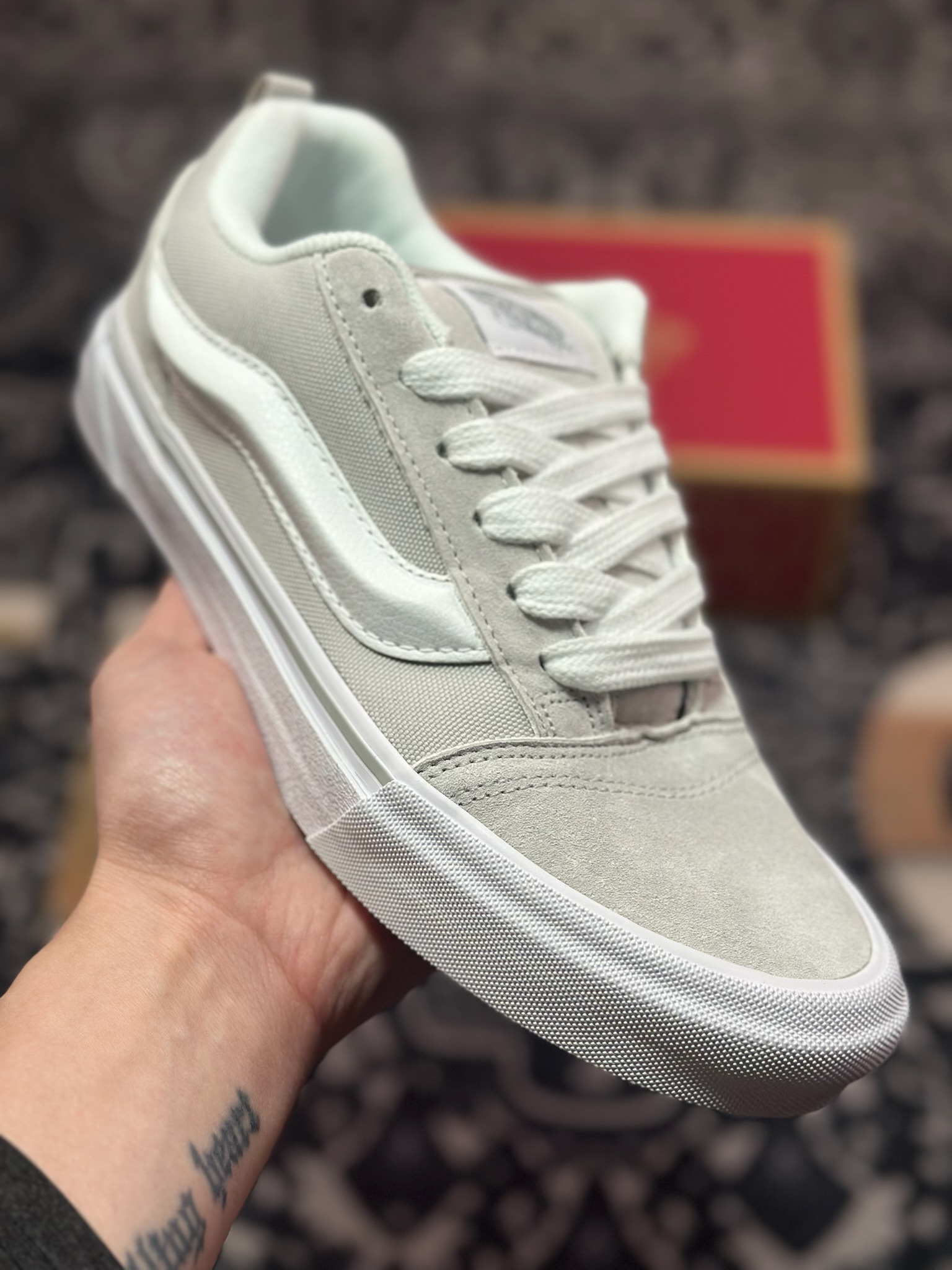 A2140   Vans Knu Skool 灰白 肥胖版立体大Logo 加厚鞋舌  低帮复古休闲硫化面包鞋