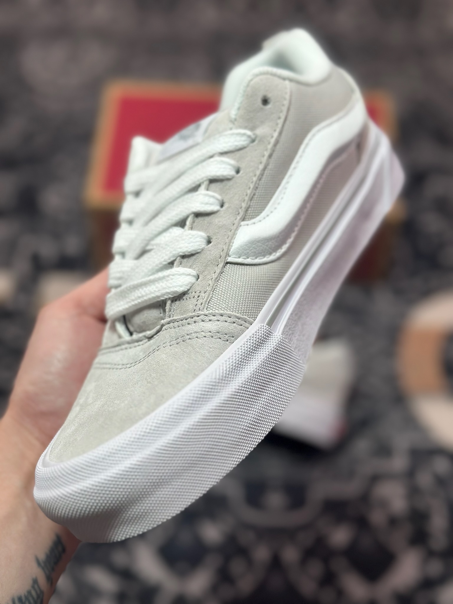 A2140   Vans Knu Skool 灰白 肥胖版立体大Logo 加厚鞋舌  低帮复古休闲硫化面包鞋
