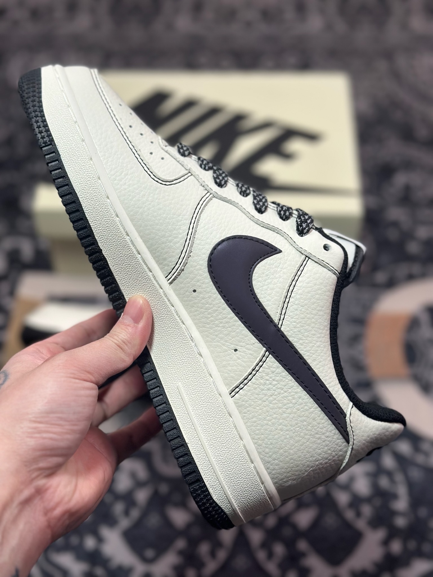 B0220  Nike Air Force 1 Low UN联名  UN2588-121