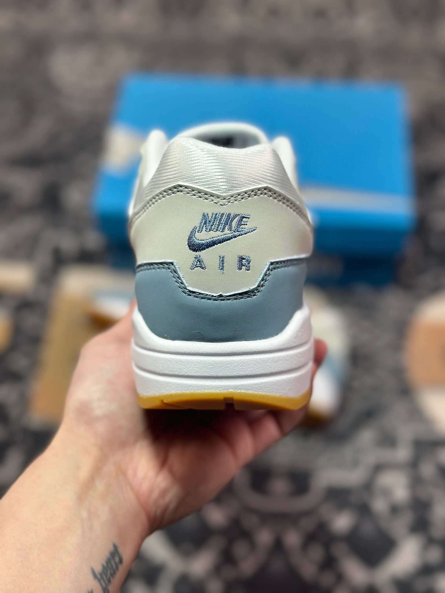 B0220   Nike Air Max 1 x SWOOSH Exclusive ”Low Poly” 白蓝 复古休闲跑步鞋 HV1940-100