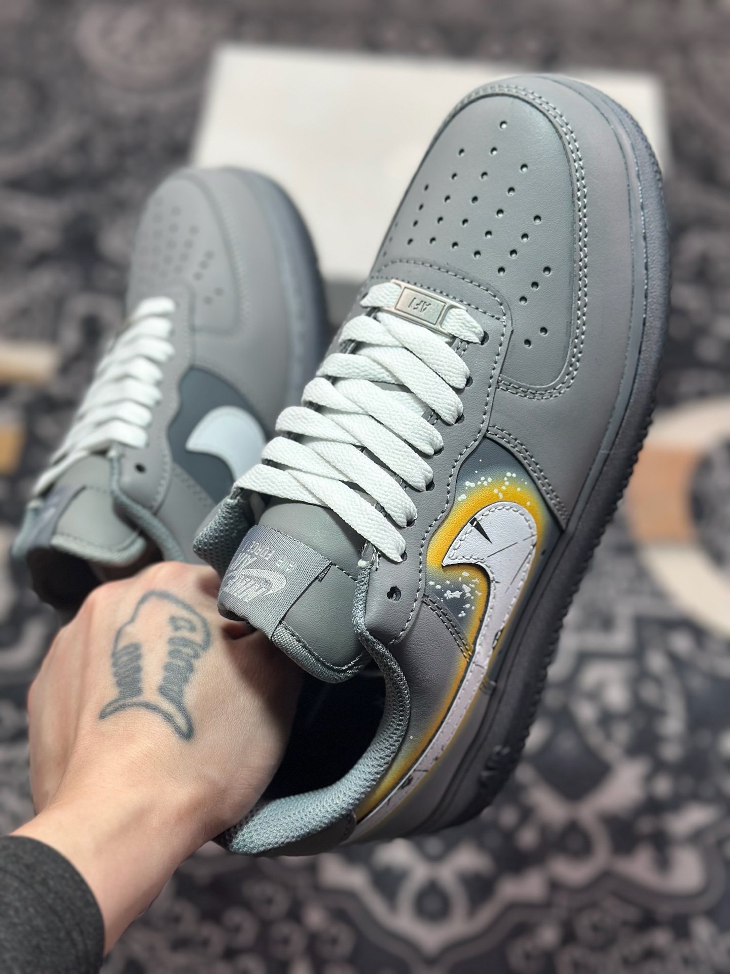 A8200  Air Force 1 Low 白灰涂鸦  CW2288-111