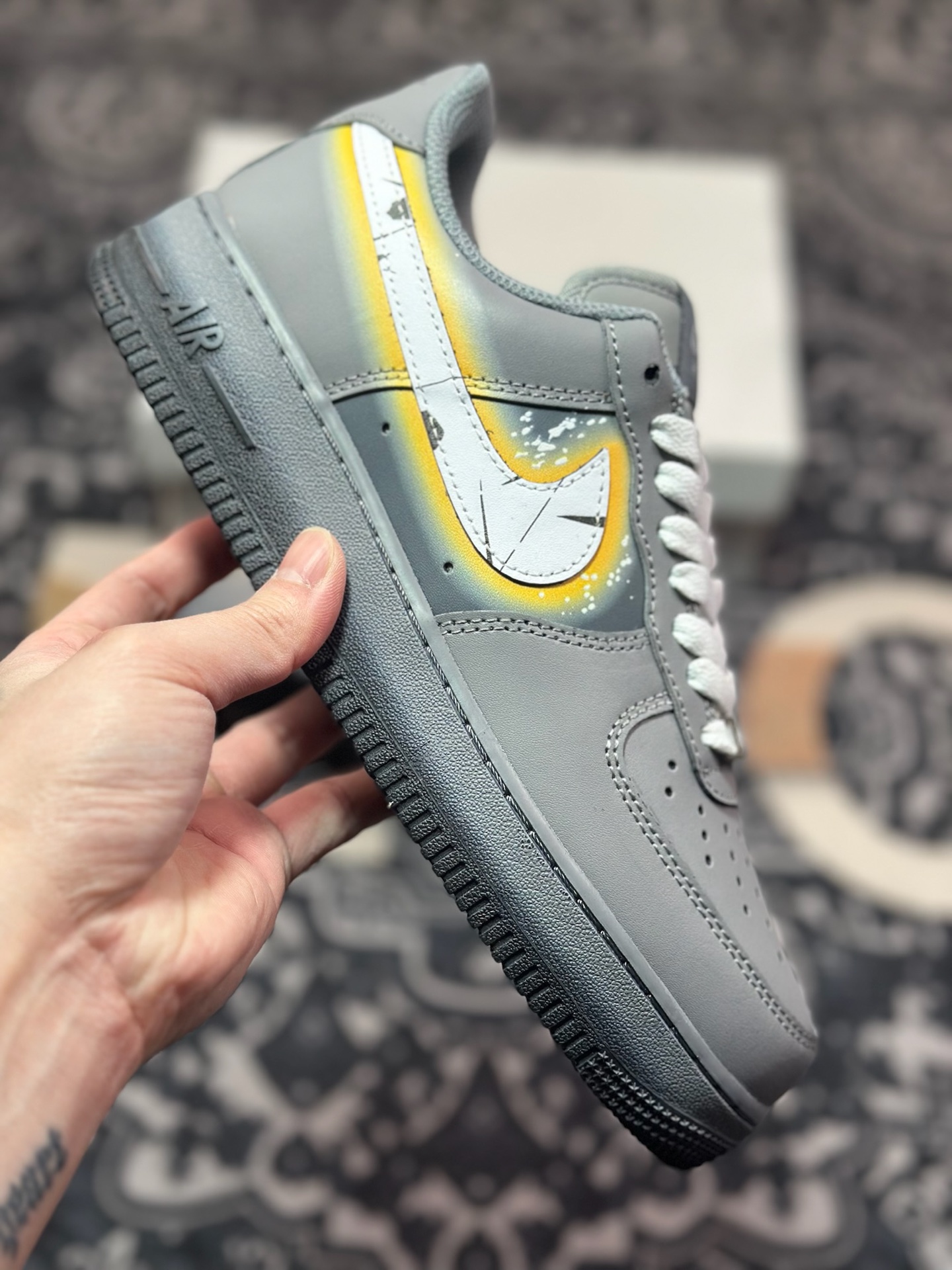 A8200  Air Force 1 Low 白灰涂鸦  CW2288-111