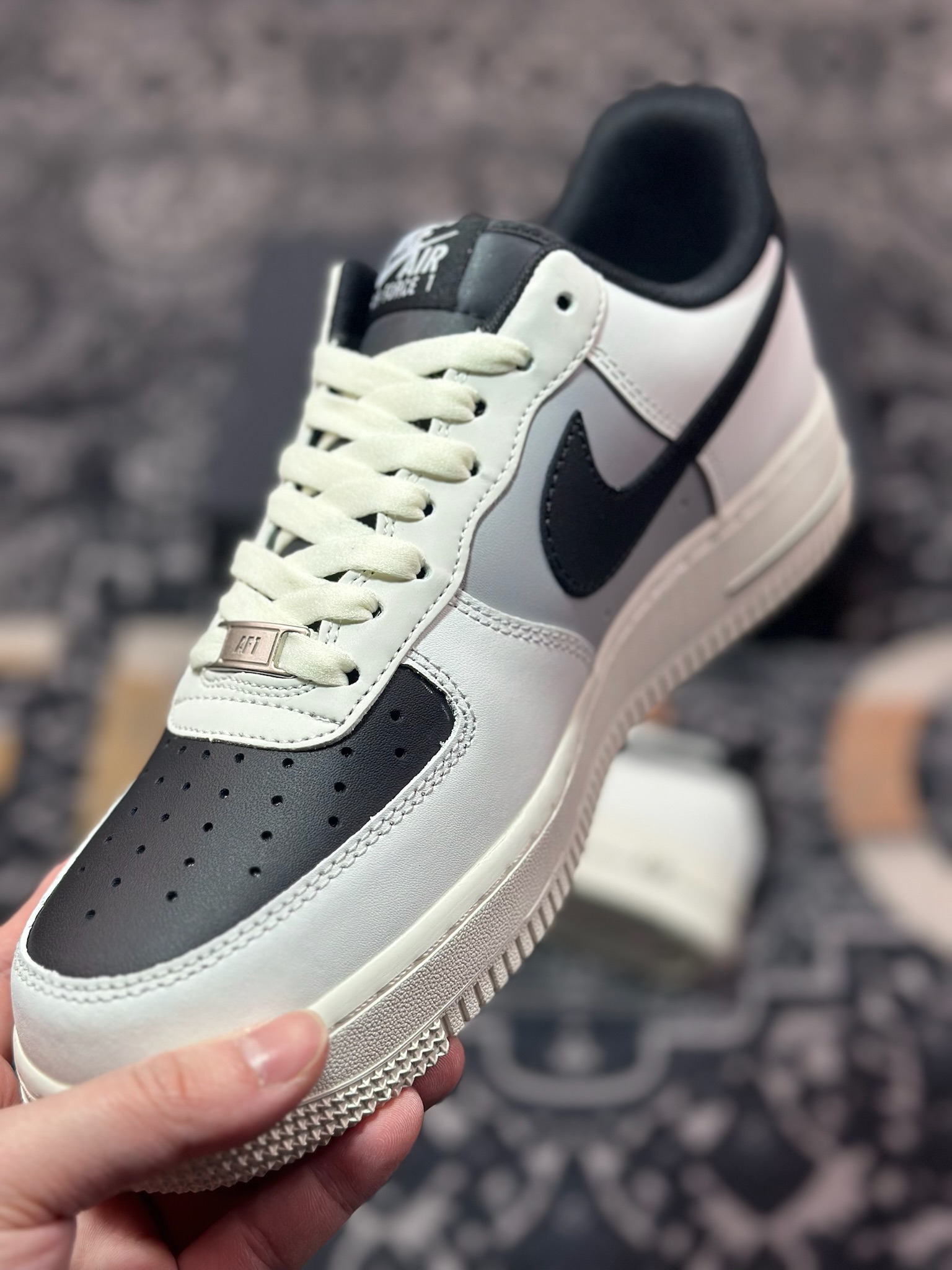 A8200   Air Sole气垫耐克Nike Air Force 1 '07 Low”Pale White/Grey/White”空军一号经典低帮百搭休闲运动板鞋“皮革拼接米白浅灰黑”RS2696-112