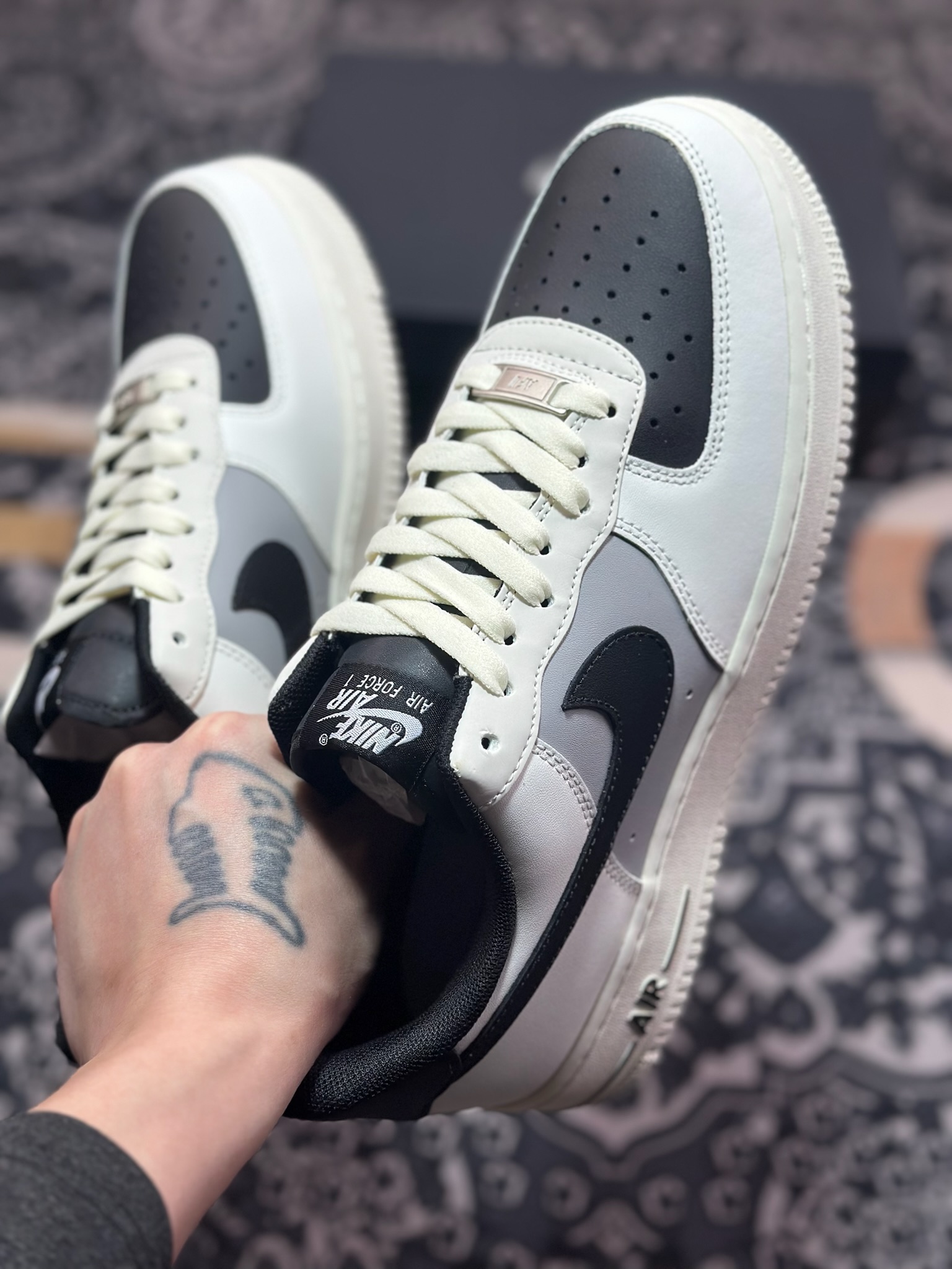 A8200   Air Sole气垫耐克Nike Air Force 1 '07 Low”Pale White/Grey/White”空军一号经典低帮百搭休闲运动板鞋“皮革拼接米白浅灰黑”RS2696-112
