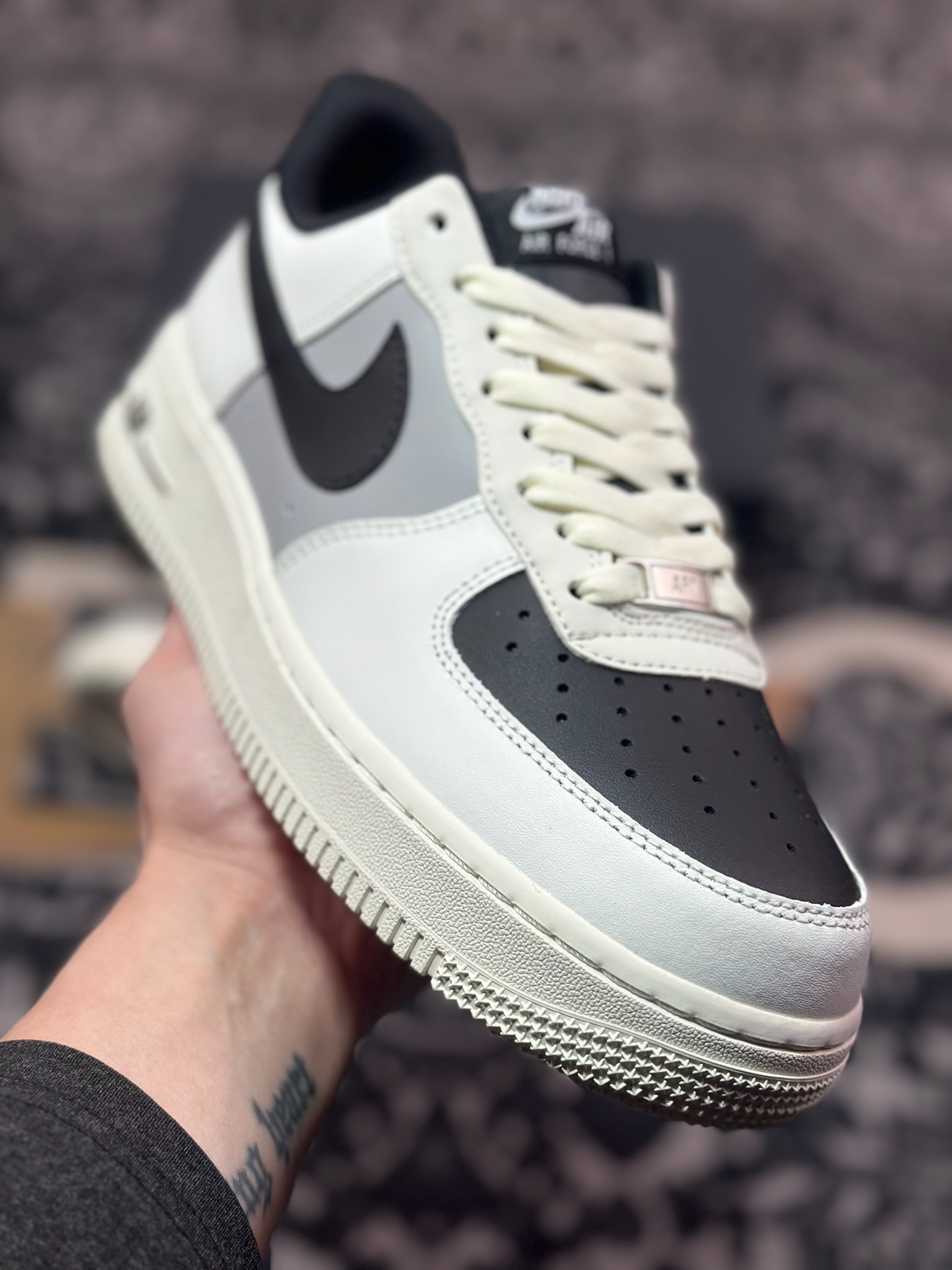 A8200   Air Sole气垫耐克Nike Air Force 1 '07 Low”Pale White/Grey/White”空军一号经典低帮百搭休闲运动板鞋“皮革拼接米白浅灰黑”RS2696-112