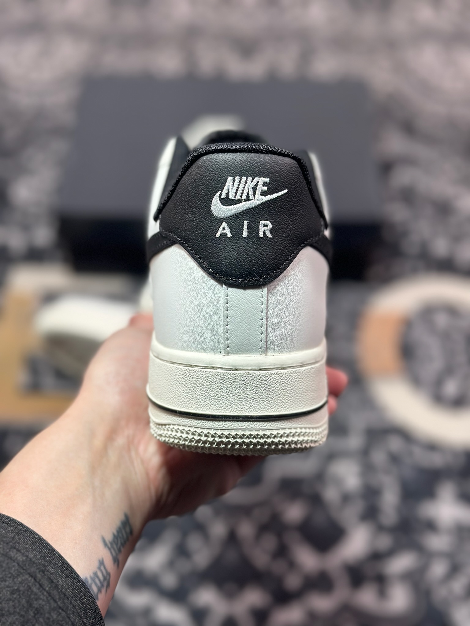 A8200   Air Sole气垫耐克Nike Air Force 1 '07 Low”Pale White/Grey/White”空军一号经典低帮百搭休闲运动板鞋“皮革拼接米白浅灰黑”RS2696-112