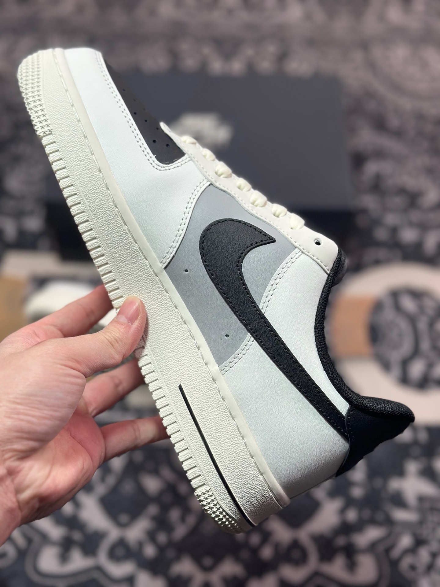 A8200   Air Sole气垫耐克Nike Air Force 1 '07 Low”Pale White/Grey/White”空军一号经典低帮百搭休闲运动板鞋“皮革拼接米白浅灰黑”RS2696-112