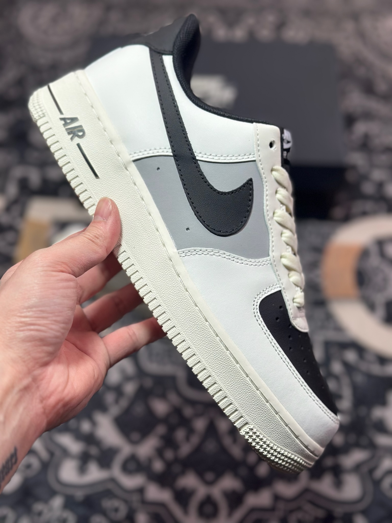 A8200   Air Sole气垫耐克Nike Air Force 1 '07 Low”Pale White/Grey/White”空军一号经典低帮百搭休闲运动板鞋“皮革拼接米白浅灰黑”RS2696-112