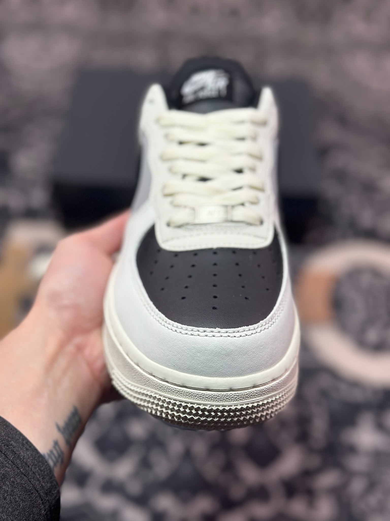 A8200   Air Sole气垫耐克Nike Air Force 1 '07 Low”Pale White/Grey/White”空军一号经典低帮百搭休闲运动板鞋“皮革拼接米白浅灰黑”RS2696-112