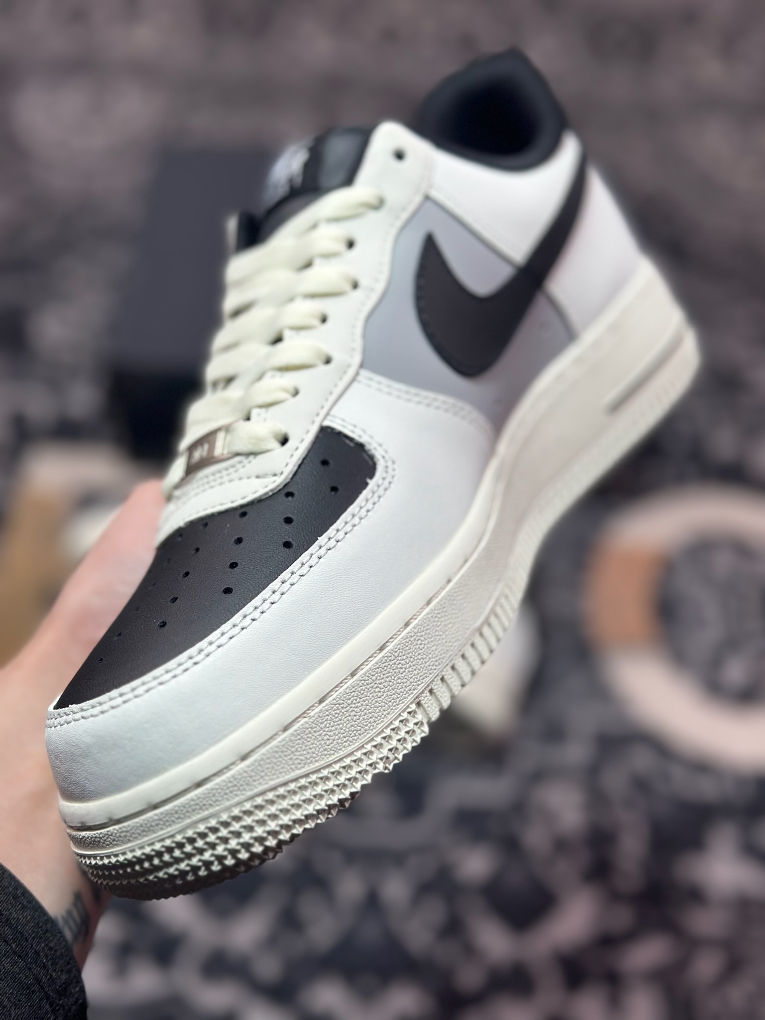 A8200   Air Sole气垫耐克Nike Air Force 1 '07 Low”Pale White/Grey/White”空军一号经典低帮百搭休闲运动板鞋“皮革拼接米白浅灰黑”RS2696-112