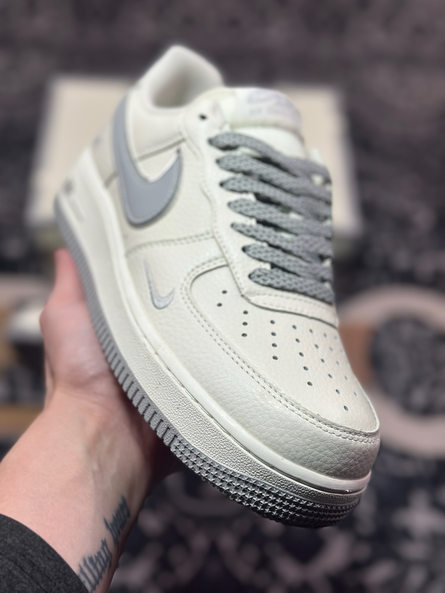 B0220  耐克Nike Air Force 1'07 Low EMB”White/gray/Flax Dream/Mini Swoosh”空军一号低帮板鞋“米白灰Flax Dream刺绣小钩” DR2024-106