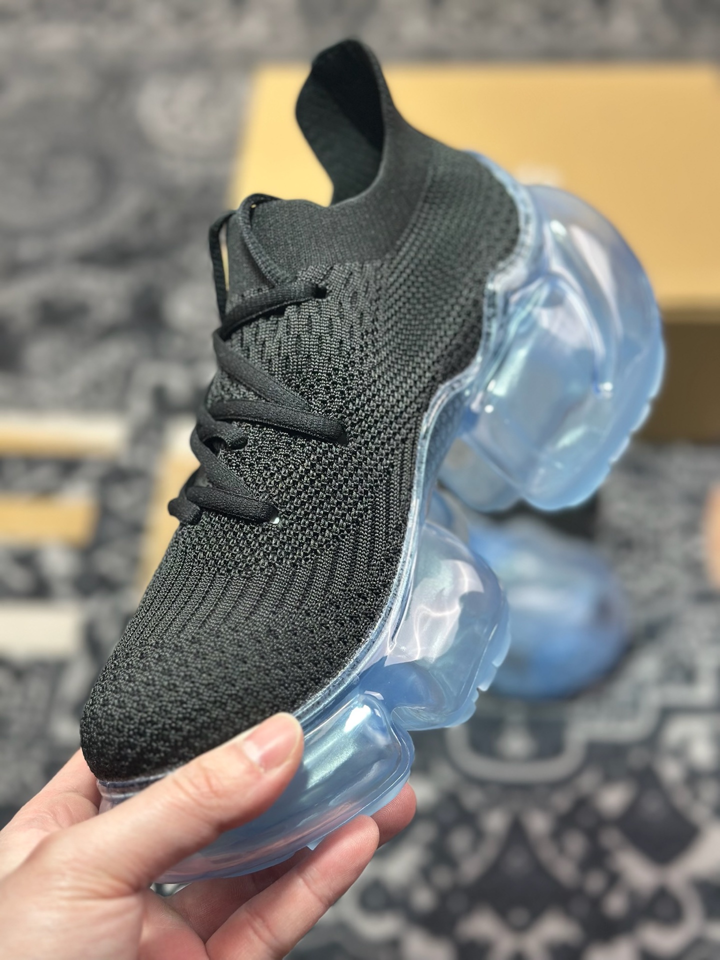 B5280   Grounds Moopie Low Sneakers 系列低帮气泡时装增高厚底泡泡鞋“针织黑冰块底” MPTP44-A1KT99