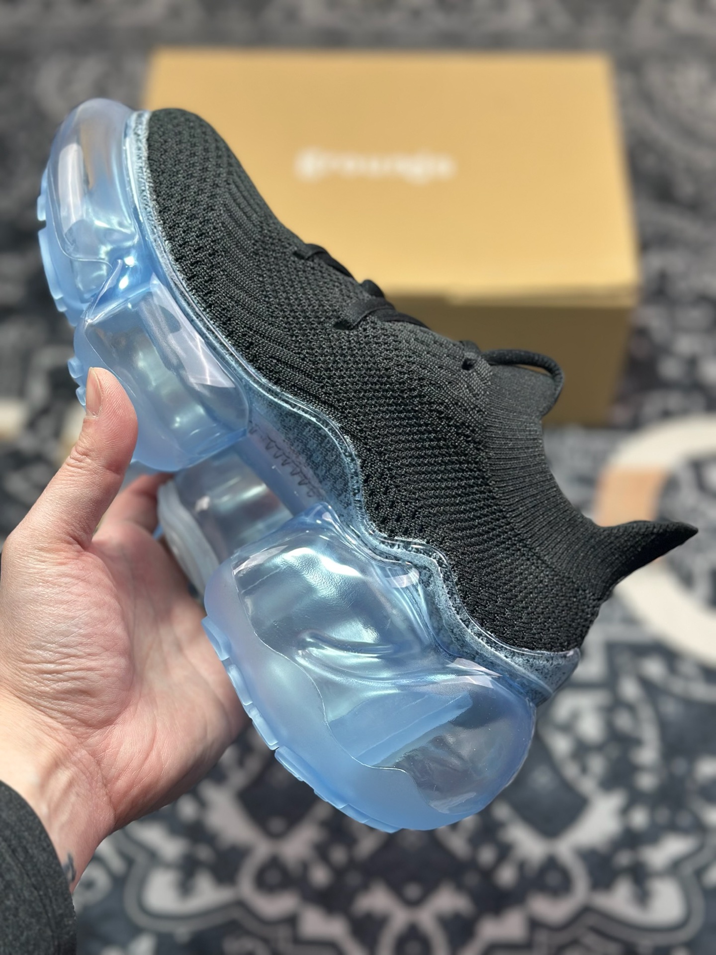 B5280   Grounds Moopie Low Sneakers 系列低帮气泡时装增高厚底泡泡鞋“针织黑冰块底” MPTP44-A1KT99