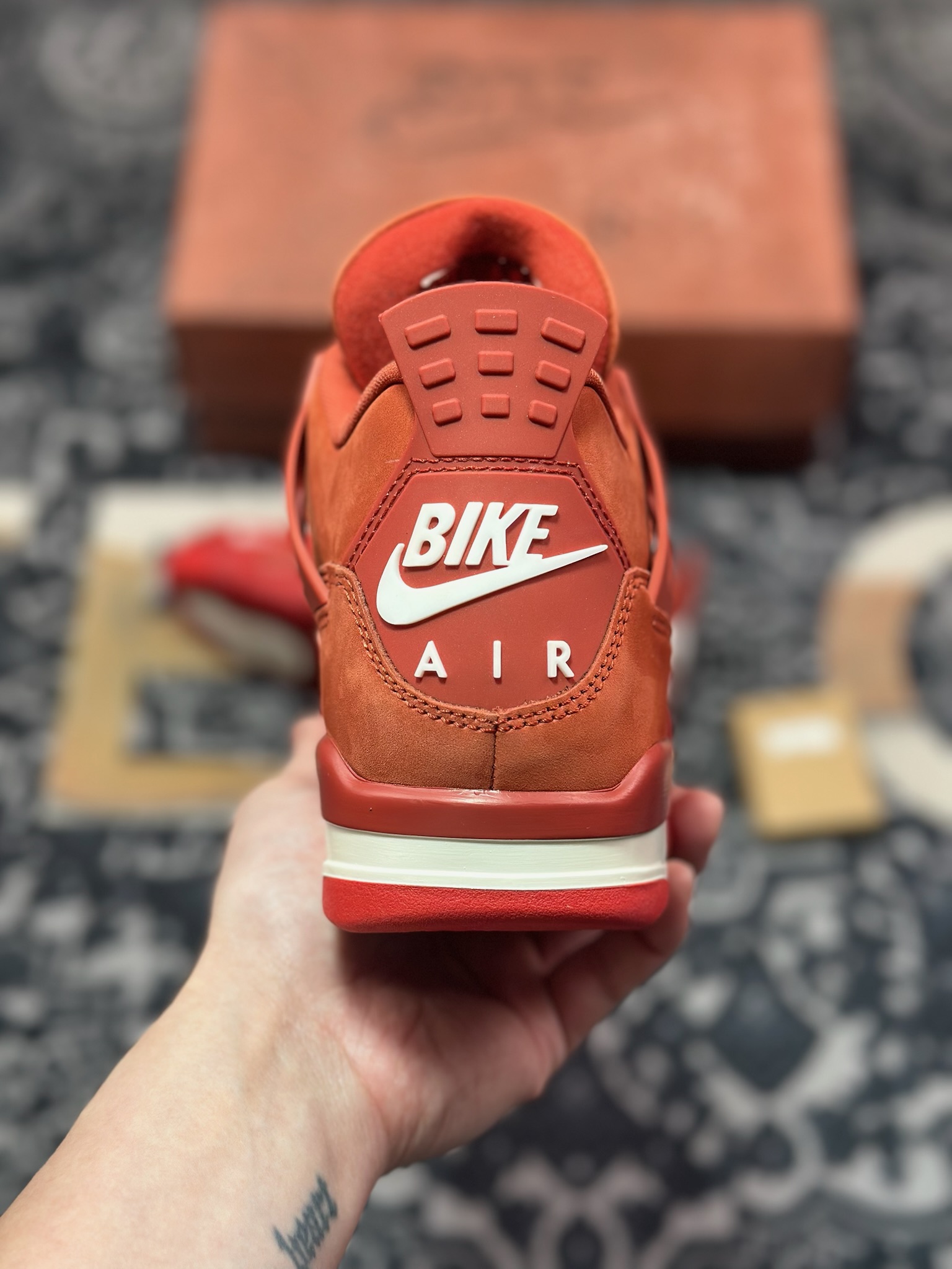 C6420  AJ4纽约红砖 Nigel Sylvester x Jordan Air Jordan 4 OG ”Brick by Brick”BIKE 乔4砖红耐磨 低帮 复古篮球鞋 HF4340-800