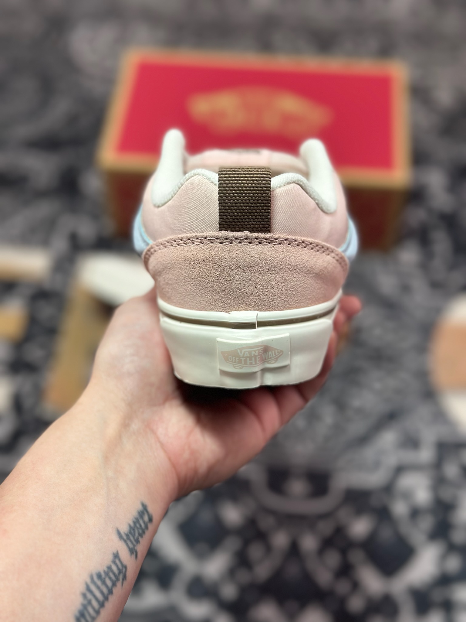 A2140   Vans Knu Skool 丝绸粉紫 范斯官方 复古休闲低帮面包鞋  肥胖版立体大Logo 男女同款  VN000D75F94