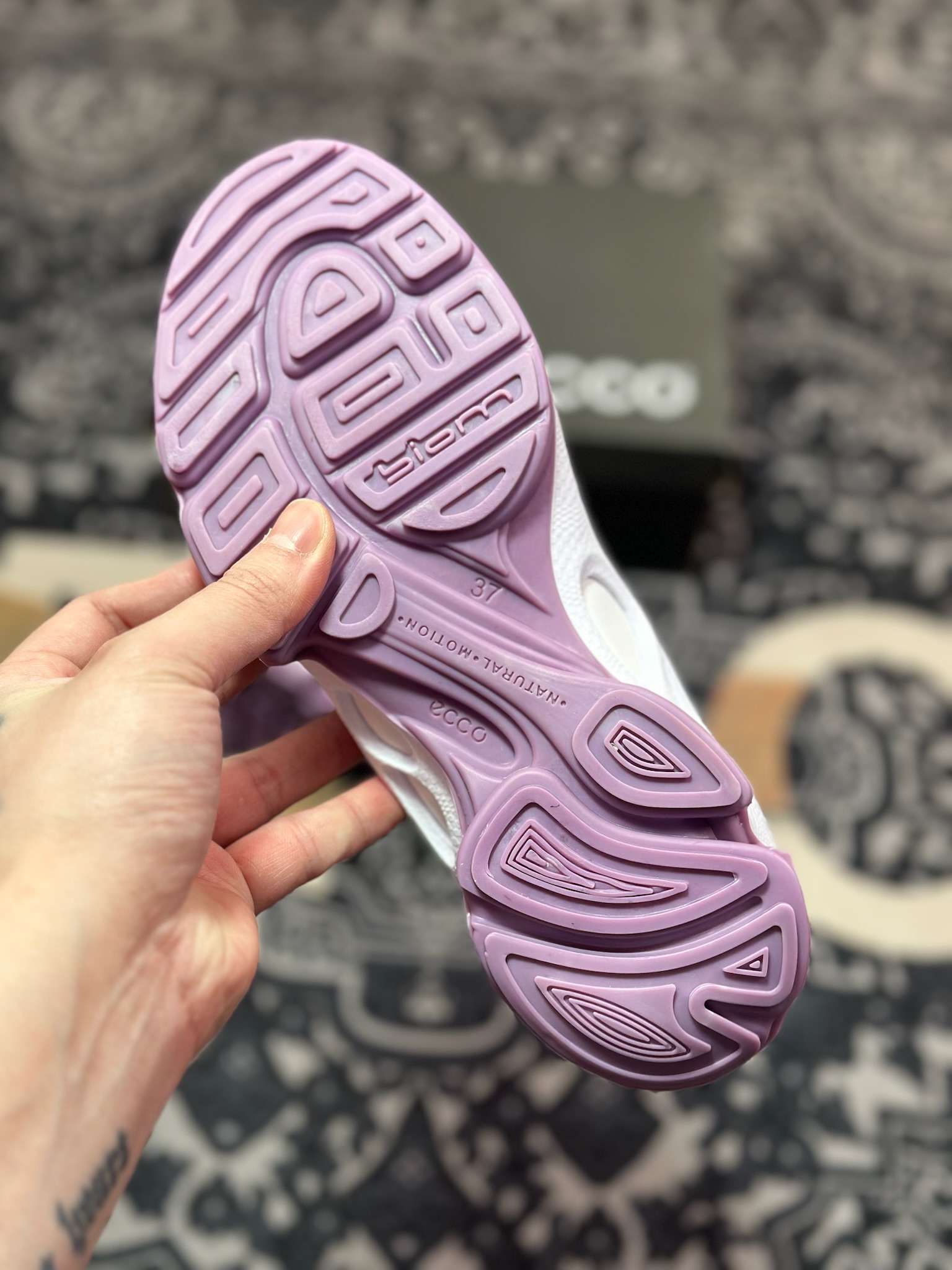 爱步ECCO Men's Sports Running Biom C Leather 健步C系列低帮运动鞋“皮革白紫”800333 61094