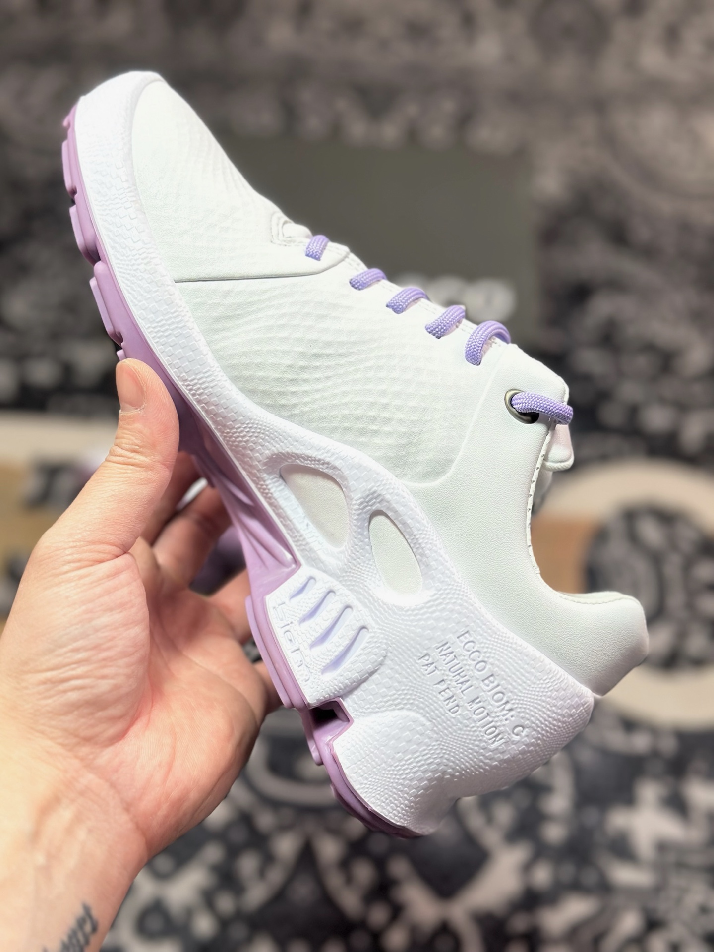 爱步ECCO Men's Sports Running Biom C Leather 健步C系列低帮运动鞋“皮革白紫”800333 61094