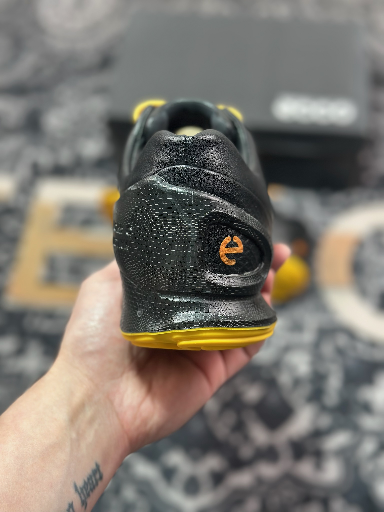 ECCO爱步Men's Sports Running Biom C Leather 健步C系列低帮运动鞋“皮革黑亮黄”800334 61092