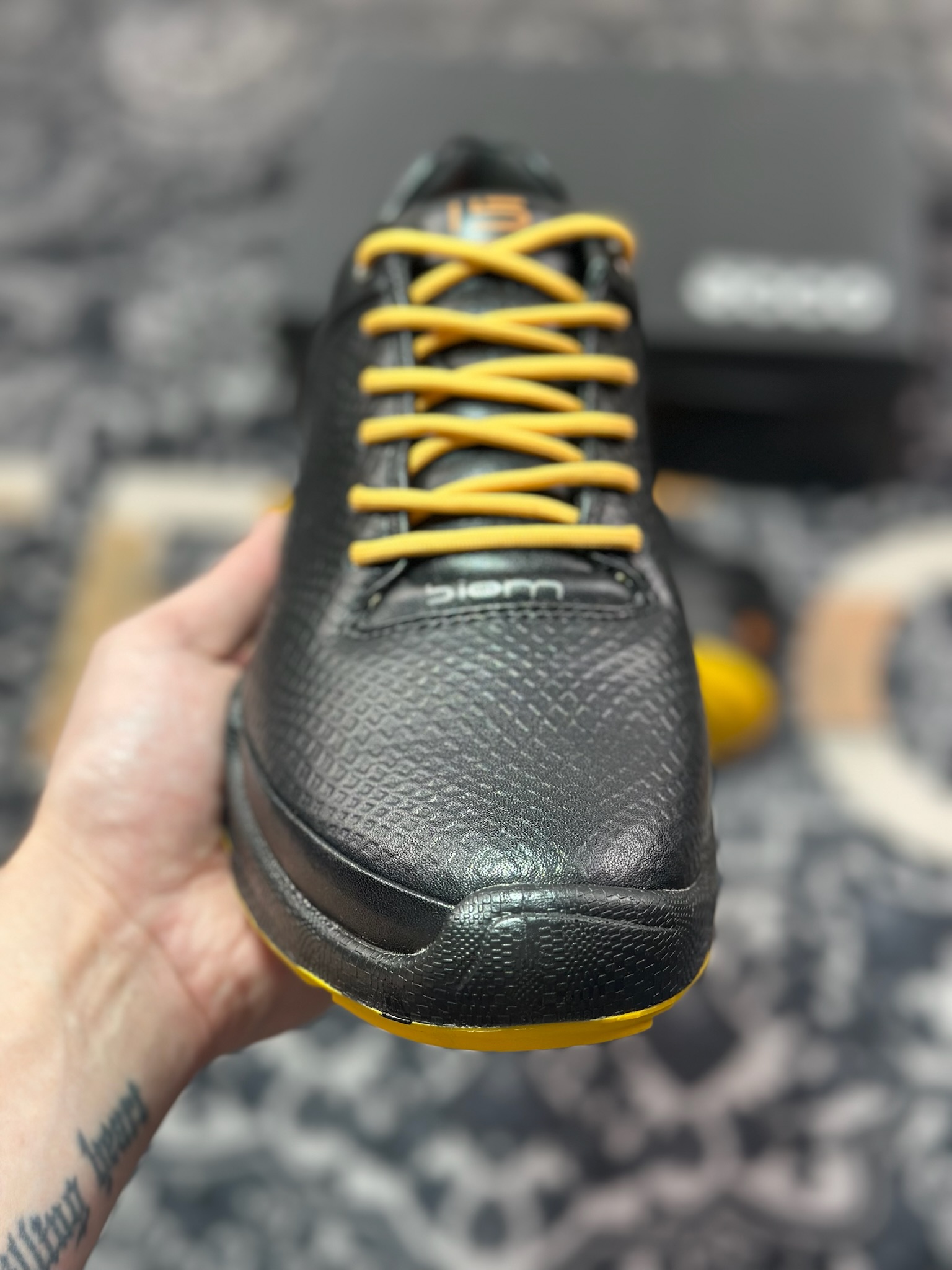 ECCO爱步Men's Sports Running Biom C Leather 健步C系列低帮运动鞋“皮革黑亮黄”800334 61092