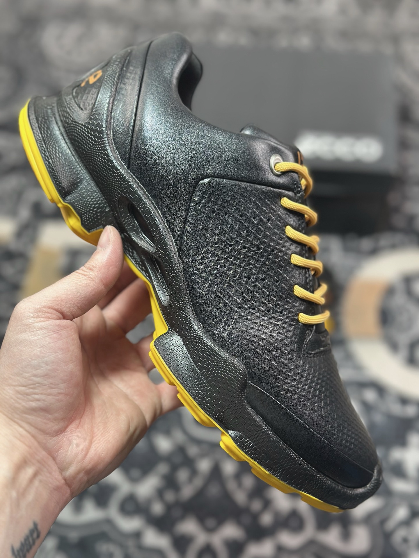 ECCO爱步Men's Sports Running Biom C Leather 健步C系列低帮运动鞋“皮革黑亮黄”800334 61092