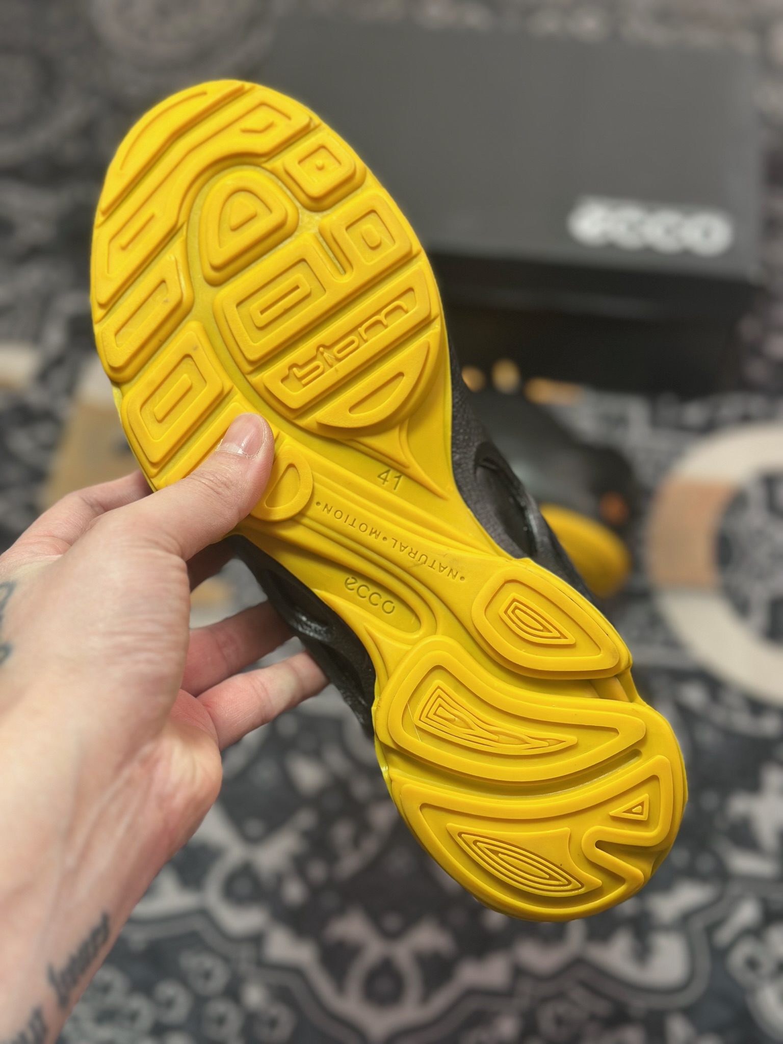 ECCO爱步Men's Sports Running Biom C Leather 健步C系列低帮运动鞋“皮革黑亮黄”800334 61092