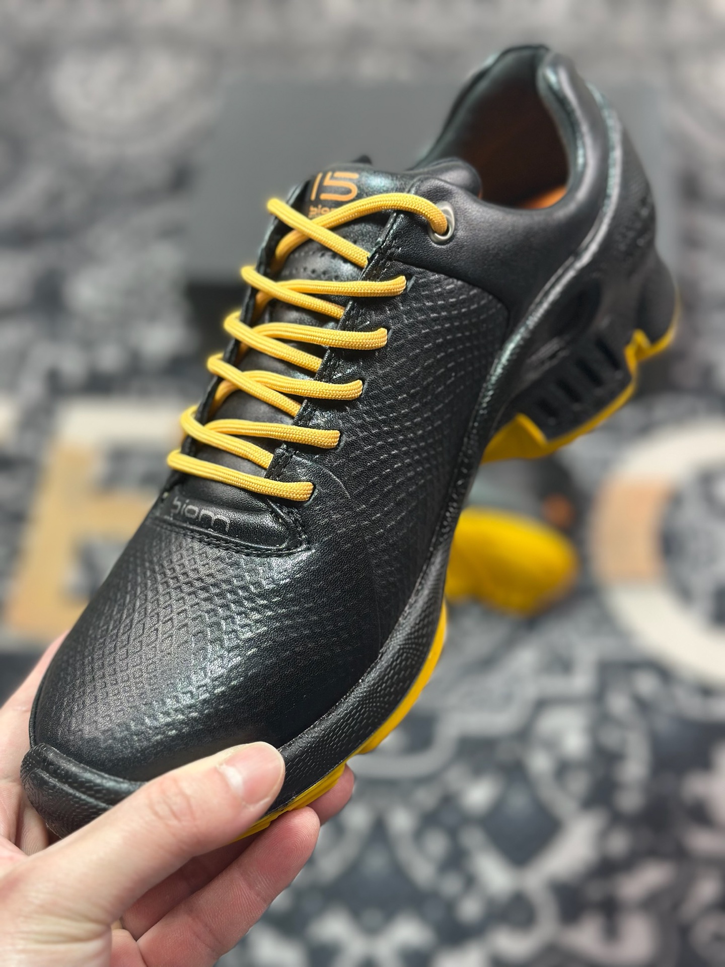ECCO爱步Men's Sports Running Biom C Leather 健步C系列低帮运动鞋“皮革黑亮黄”800334 61092