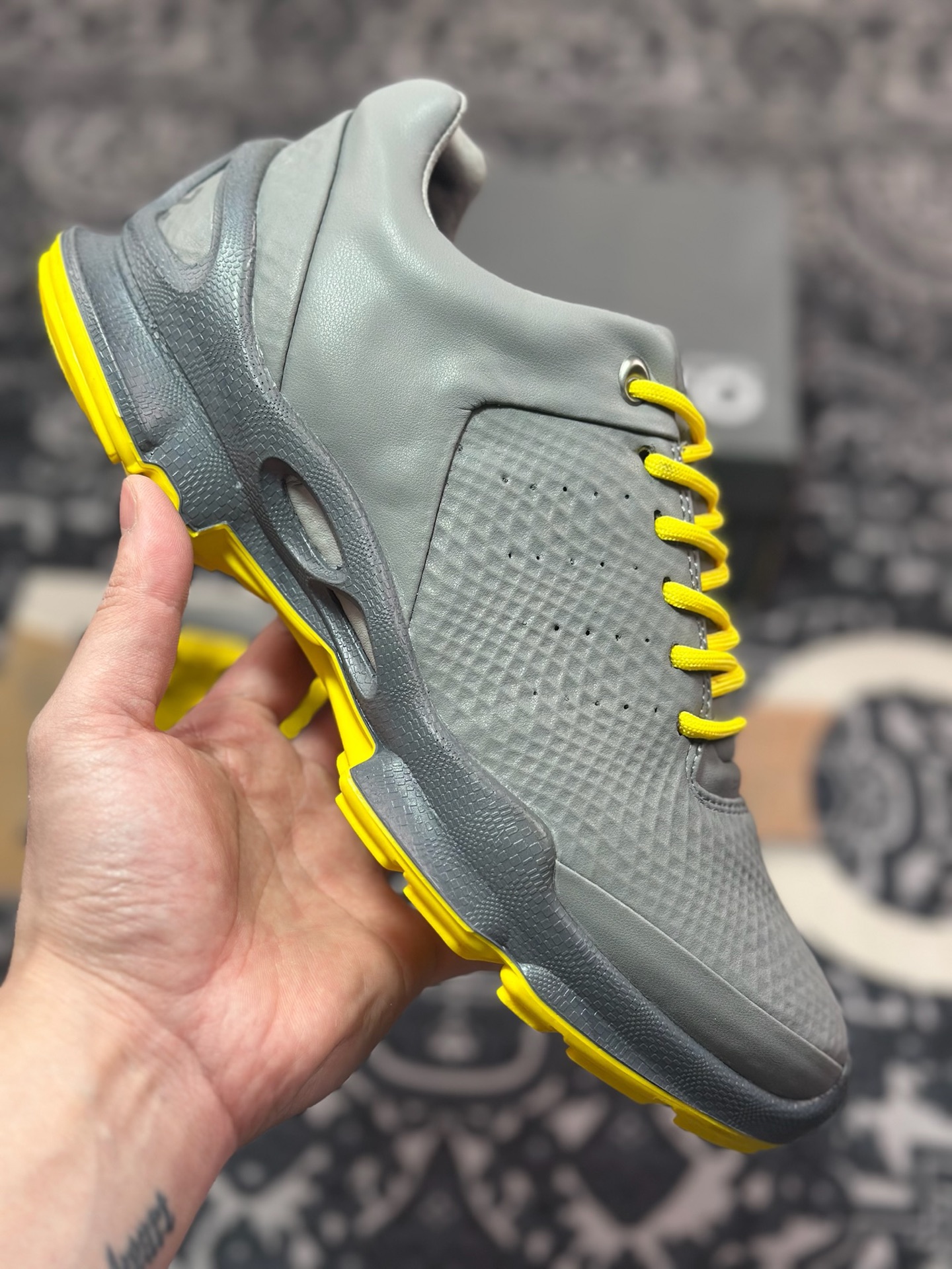 B7300  ECCO爱步Men's Sports Running Biom C Leather 健步C系列低帮百搭休闲运动鞋“皮革水泥灰亮黄” 800334 61067