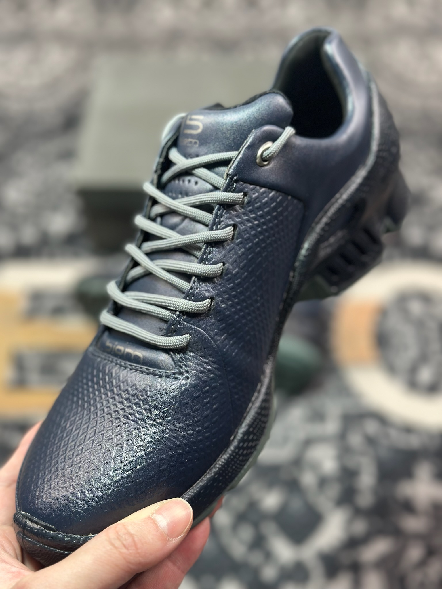 B7300  ECCO爱步Men's Sports Running Biom C Leather 健步C系列低帮运动鞋“皮革暗蓝石绿” 800334 61095