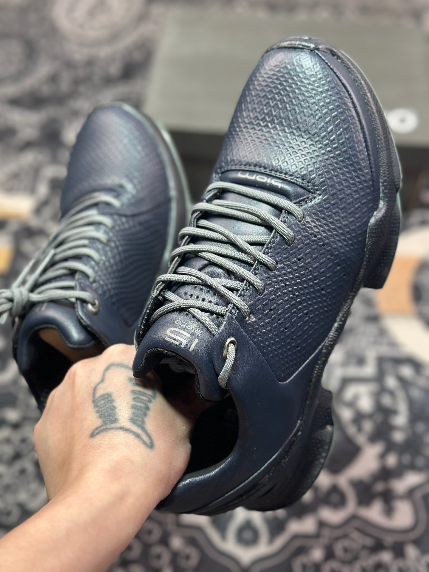 B7300  ECCO爱步Men's Sports Running Biom C Leather 健步C系列低帮运动鞋“皮革暗蓝石绿” 800334 61095