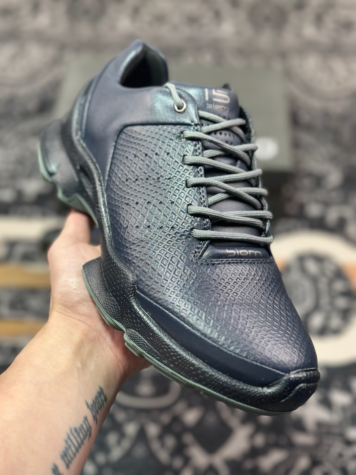 B7300  ECCO爱步Men's Sports Running Biom C Leather 健步C系列低帮运动鞋“皮革暗蓝石绿” 800334 61095