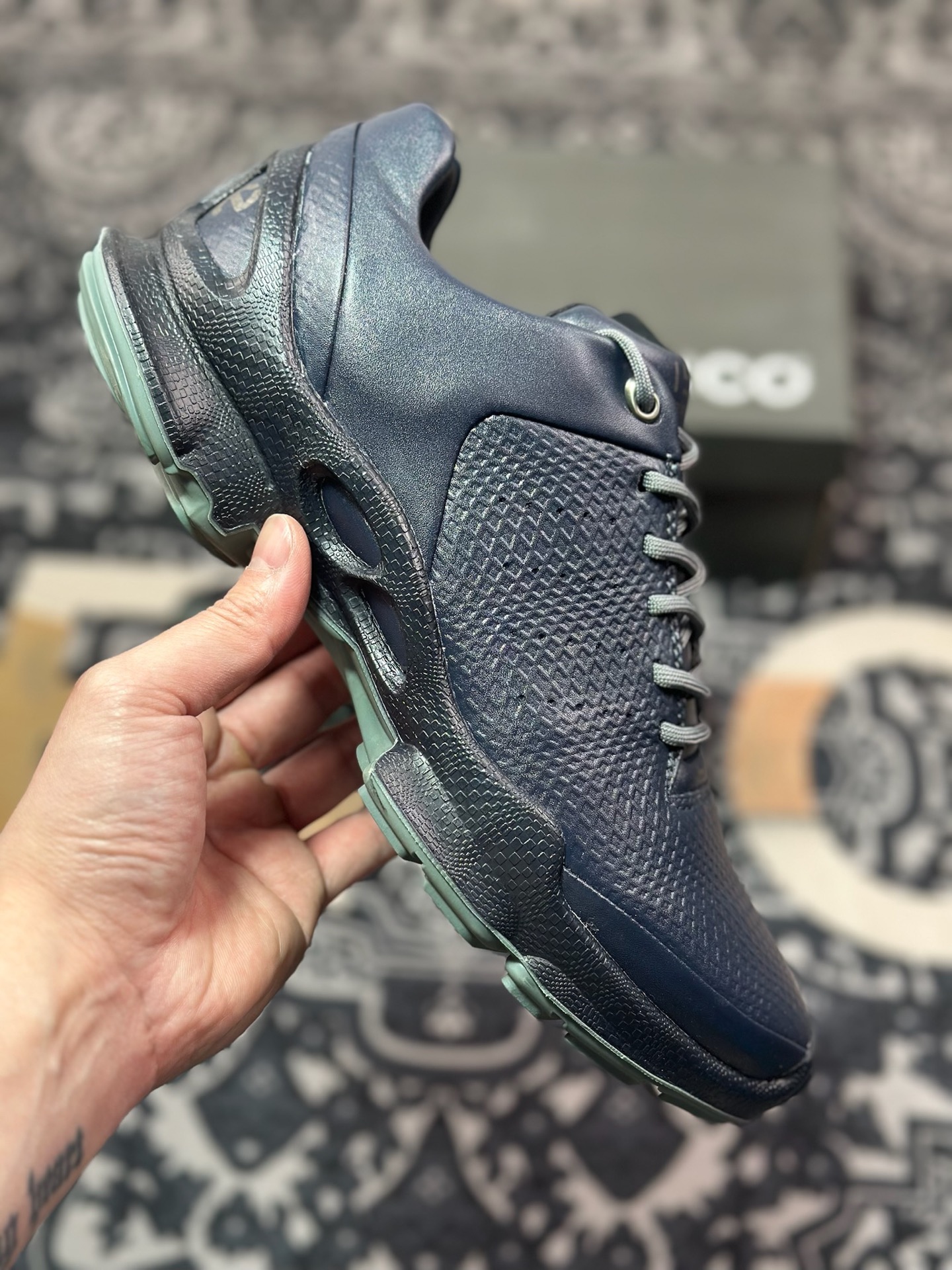 B7300  ECCO爱步Men's Sports Running Biom C Leather 健步C系列低帮运动鞋“皮革暗蓝石绿” 800334 61095