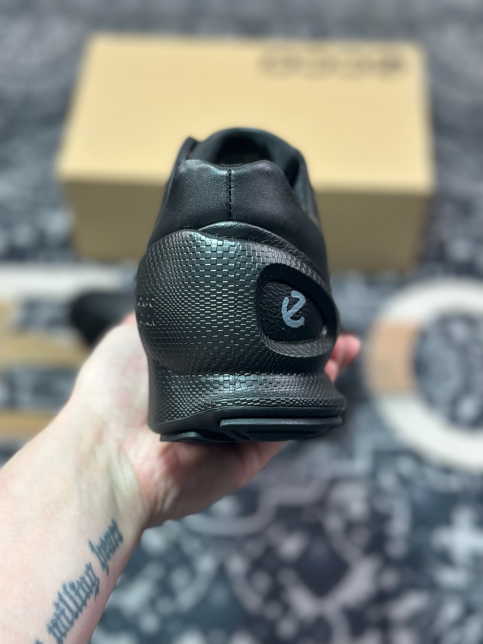B7300  ECCO爱步Men's Sports Running Biom C Leather 健步C系列低帮百搭休闲运动鞋“皮革全黑” 800464 51052