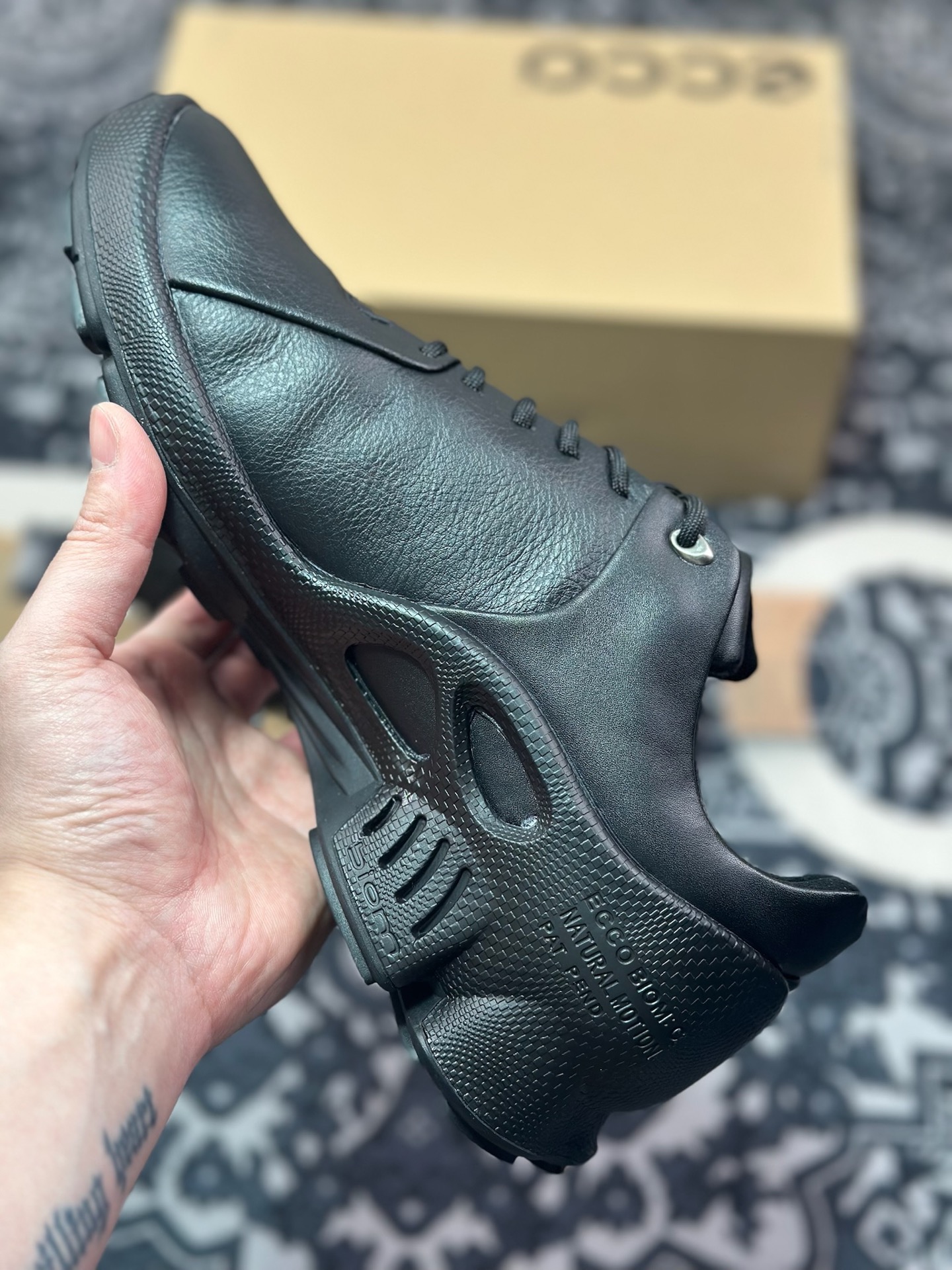 B7300  ECCO爱步Men's Sports Running Biom C Leather 健步C系列低帮百搭休闲运动鞋“皮革全黑” 800464 51052