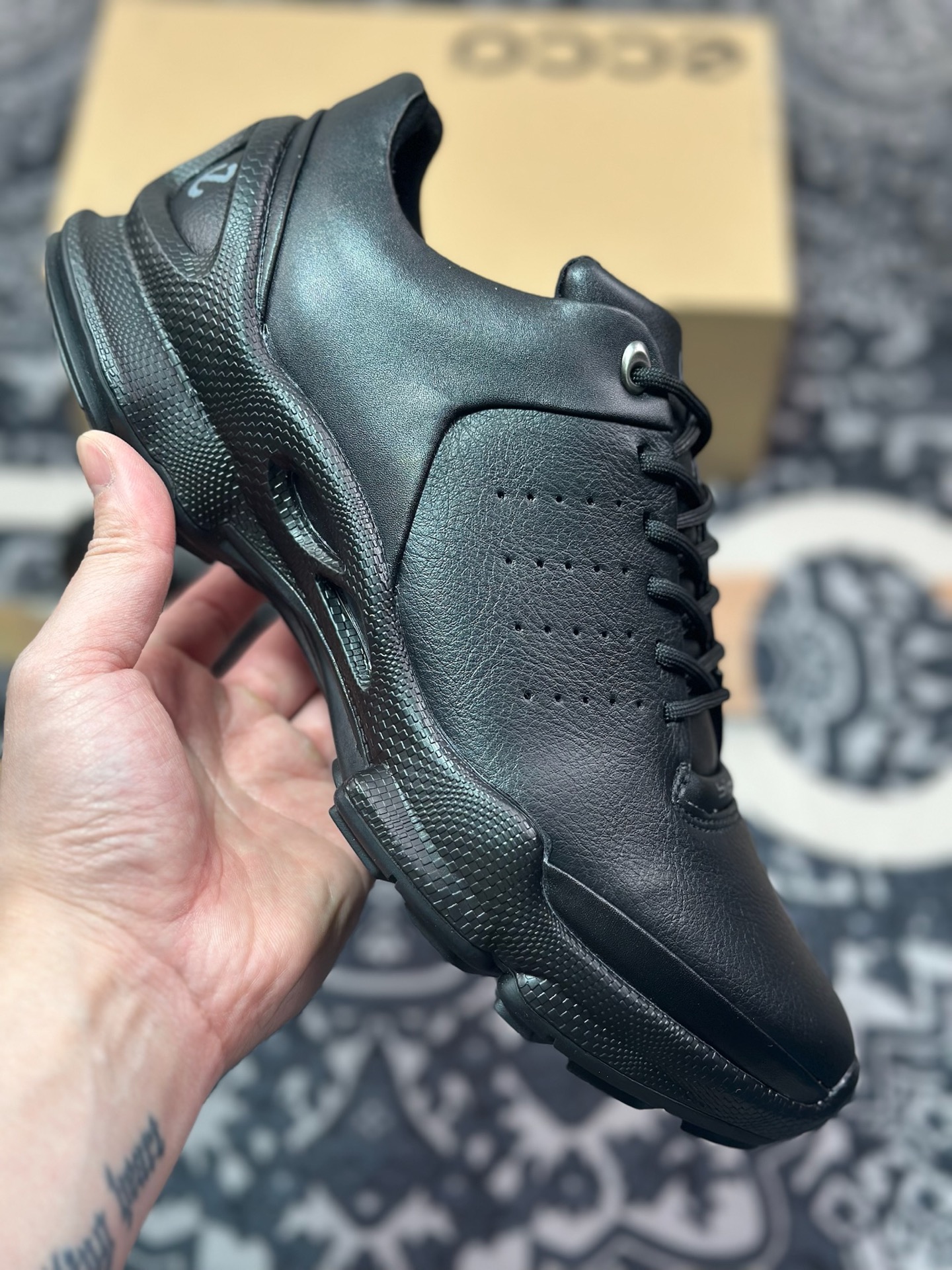 B7300  ECCO爱步Men's Sports Running Biom C Leather 健步C系列低帮百搭休闲运动鞋“皮革全黑” 800464 51052