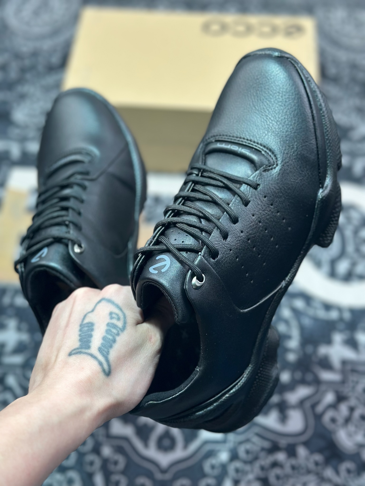 B7300  ECCO爱步Men's Sports Running Biom C Leather 健步C系列低帮百搭休闲运动鞋“皮革全黑” 800464 51052
