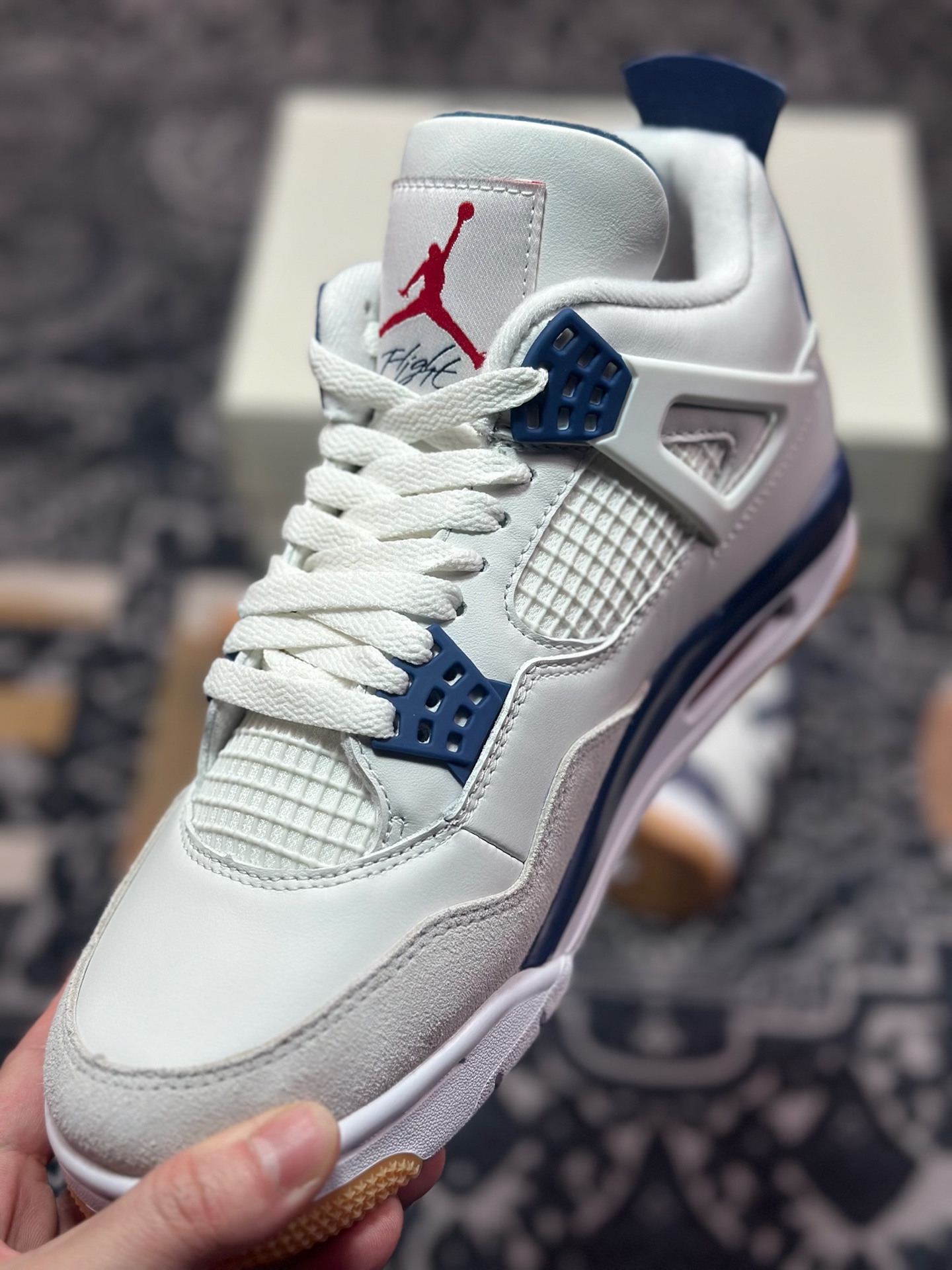 优选 高端零售专供 NK SB x Air Jordan 4 ”Navy” 联名款 白蓝 DR5415-100