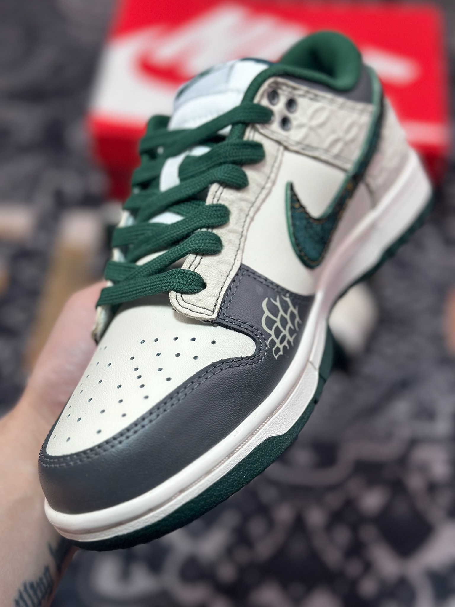 B5300  Nike Dunk Low CNY 蛇年 蜕尘迎金此款以蛇蜕新生为灵感 DV0833-111