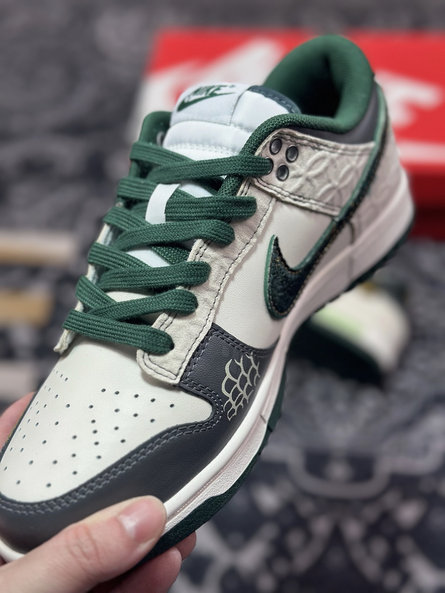 B5300  Nike Dunk Low CNY 蛇年 蜕尘迎金此款以蛇蜕新生为灵感 DV0833-111