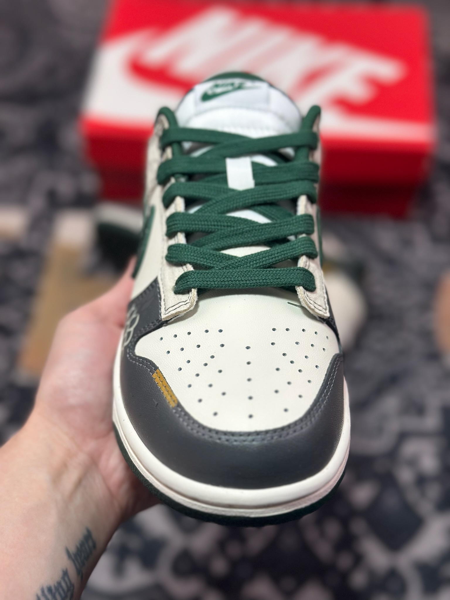 B5300  Nike Dunk Low CNY 蛇年 蜕尘迎金此款以蛇蜕新生为灵感 DV0833-111