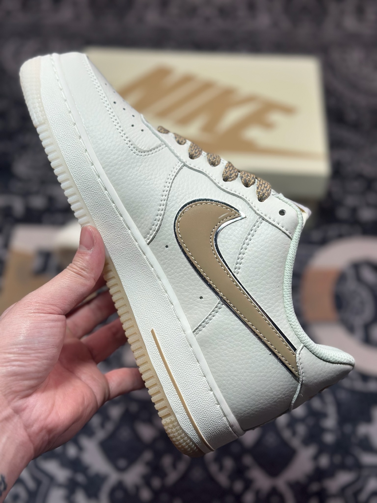 B0220   Nk Air Force 1'07 Low 米金双色底 满天星 空军一号低帮休闲板鞋  JJ0253-007