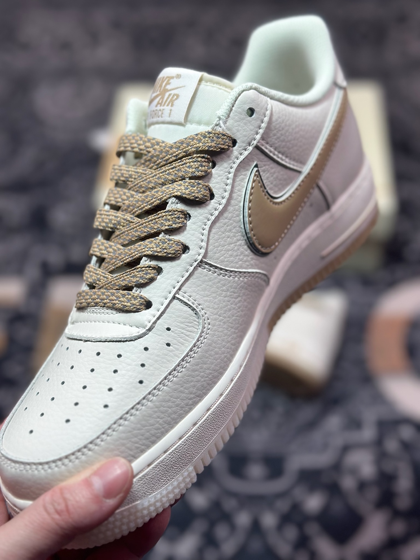 B0220   Nk Air Force 1'07 Low 米金双色底 满天星 空军一号低帮休闲板鞋  JJ0253-007